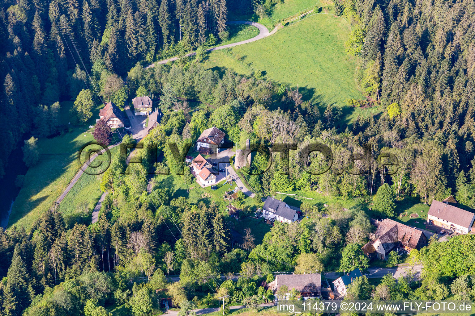 Vue aérienne de Ruines du château Sterneck à le quartier Sterneck in Loßburg dans le département Bade-Wurtemberg, Allemagne