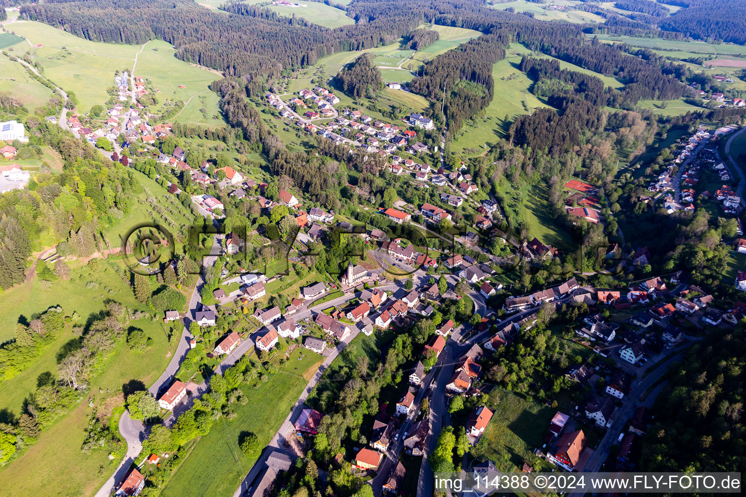 Vue aérienne de Quartier Betzweiler in Loßburg dans le département Bade-Wurtemberg, Allemagne