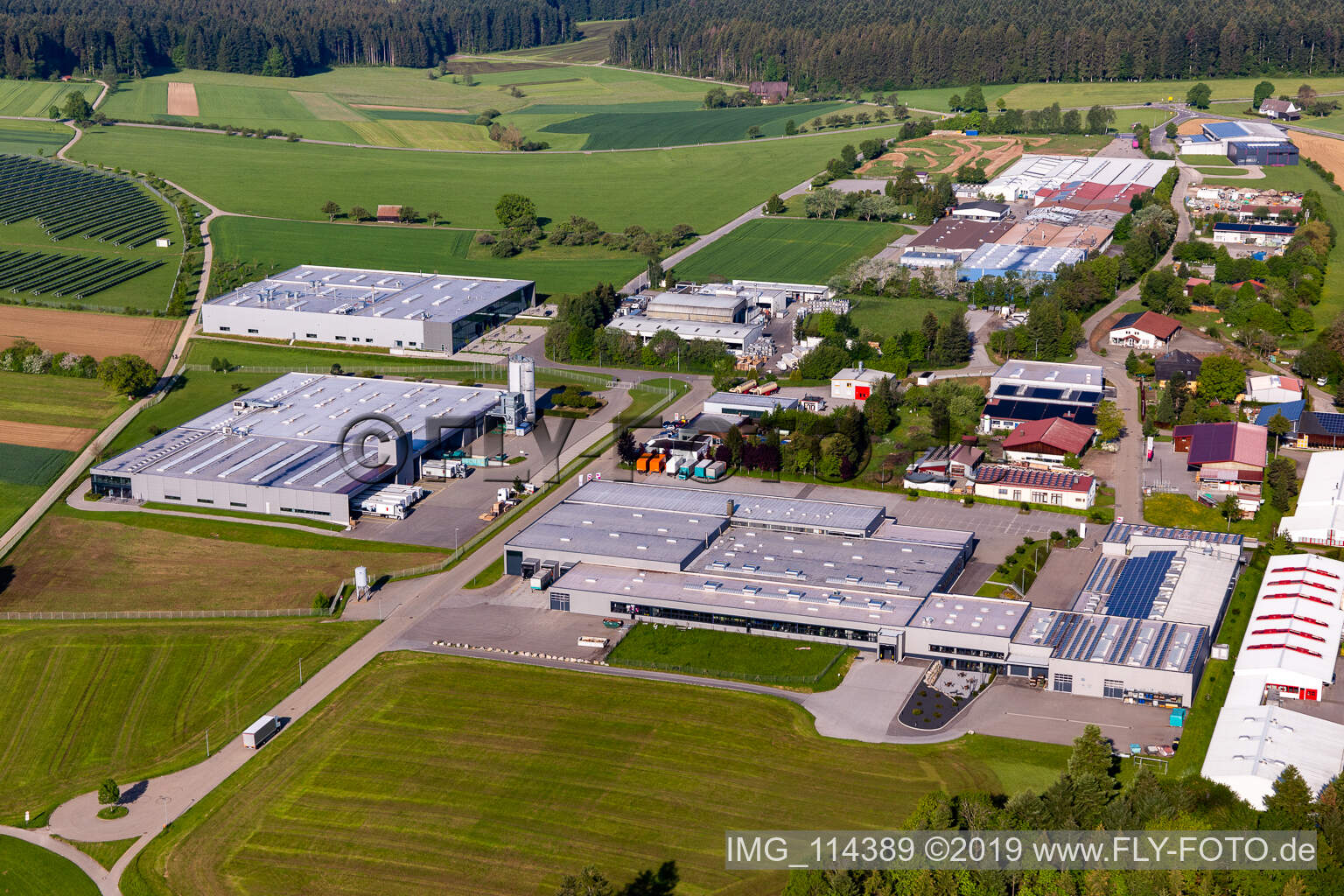 Vue aérienne de Dobergo GmbH à Betzweiler dans le département Bade-Wurtemberg, Allemagne