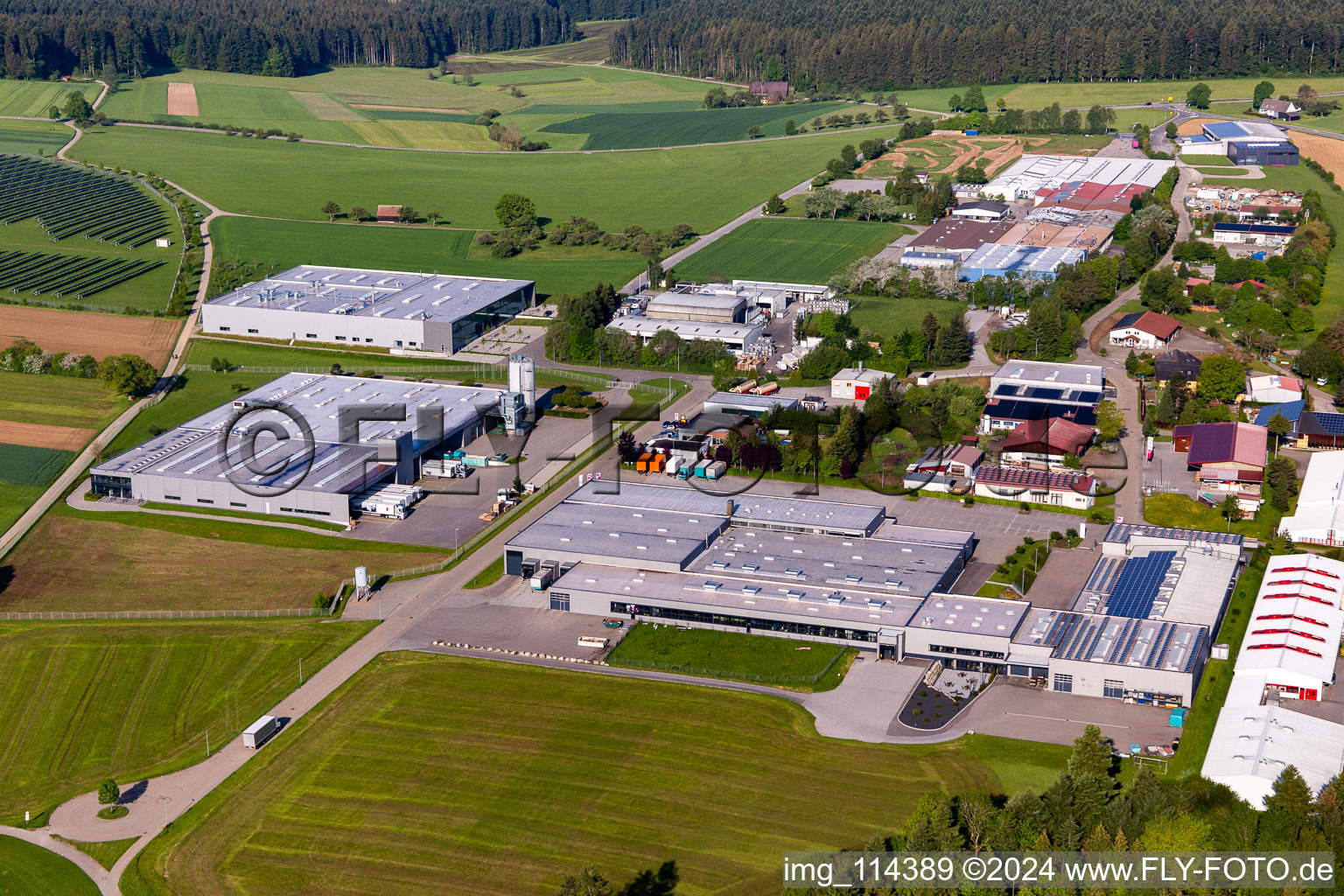 Vue aérienne de Dobergo GmbH à Betzweiler dans le département Bade-Wurtemberg, Allemagne