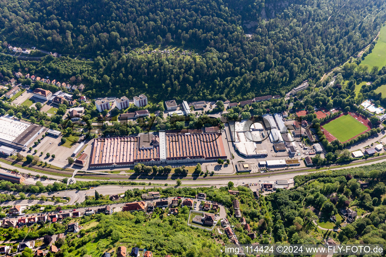 Vue aérienne de Mauser-Werke Oberndorf Maschinenbau, Heckler et Koch à Oberndorf am Neckar dans le département Bade-Wurtemberg, Allemagne