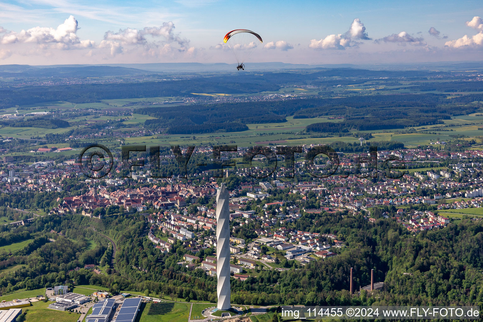 Vue aérienne de Tour d'essai Thyssenkrupp pour ascenseurs express à Berner Feld. Le nouveau point de repère de la petite ville Rottweil est actuellement la structure la plus haute à Rottweil dans le département Bade-Wurtemberg, Allemagne