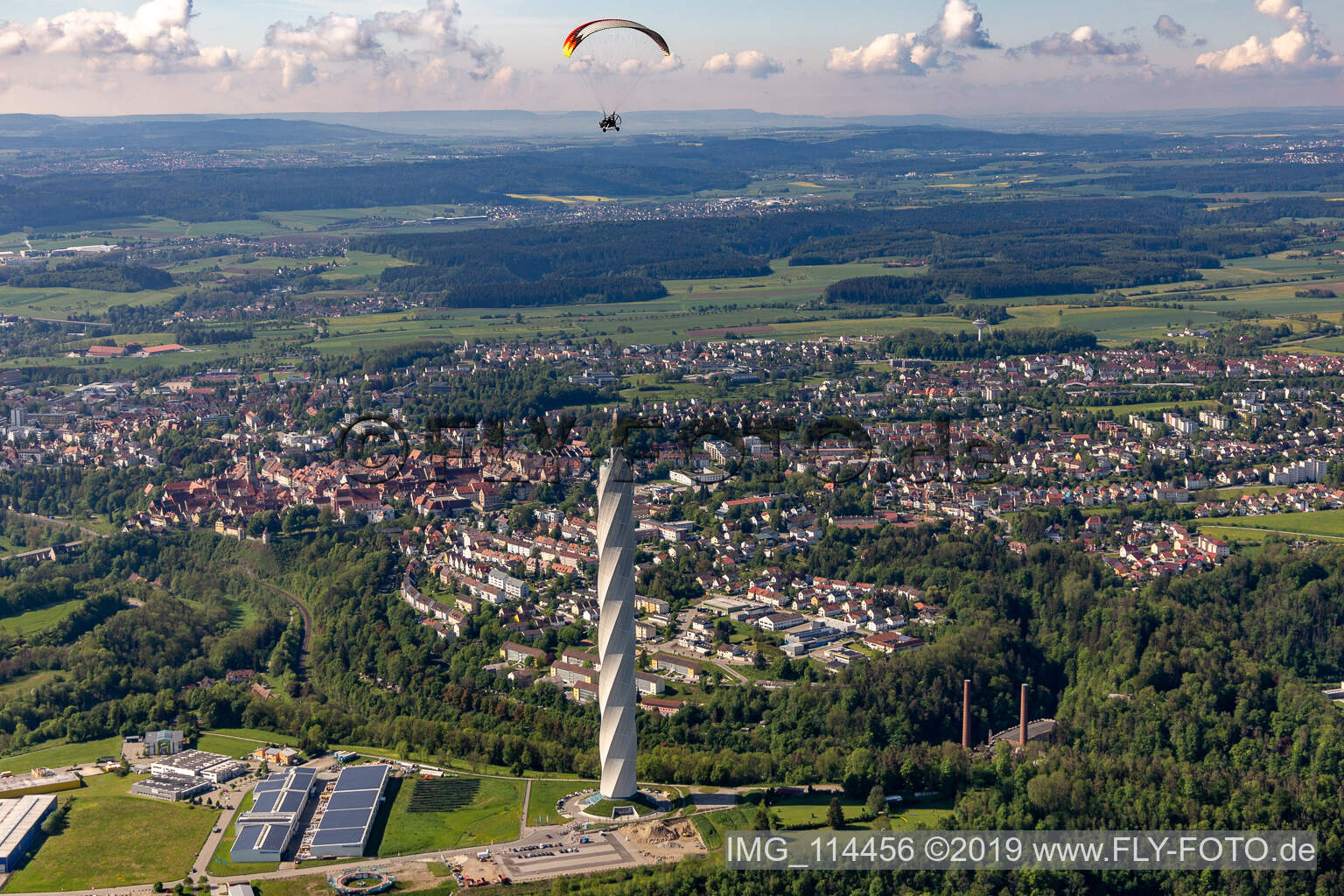 Vue aérienne de Tour d'essai Thyssenkrupp pour ascenseurs express à Berner Feld. Le nouveau point de repère de la petite ville Rottweil est actuellement la structure la plus haute à Rottweil dans le département Bade-Wurtemberg, Allemagne