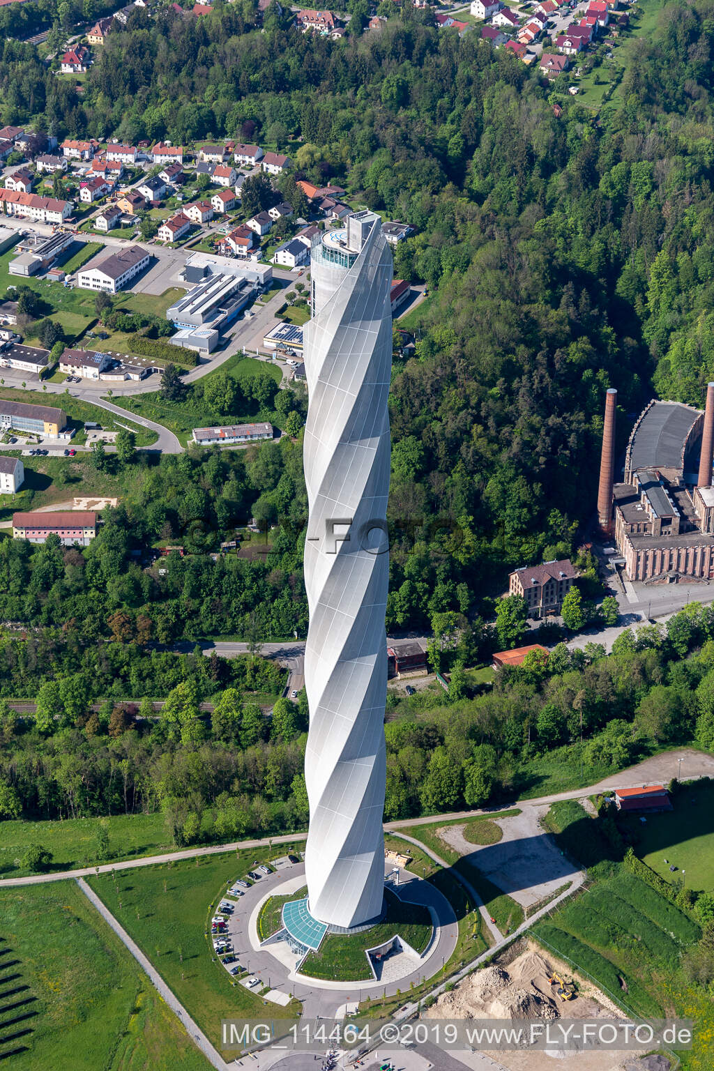 Vue aérienne de Tour d'essai Thyssen-Krupp pour ascenseurs à Rottweil dans le département Bade-Wurtemberg, Allemagne