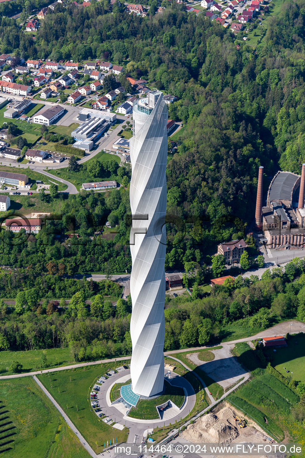 Vue aérienne de Tour d'essai Thyssen-Krupp pour ascenseurs à Rottweil dans le département Bade-Wurtemberg, Allemagne