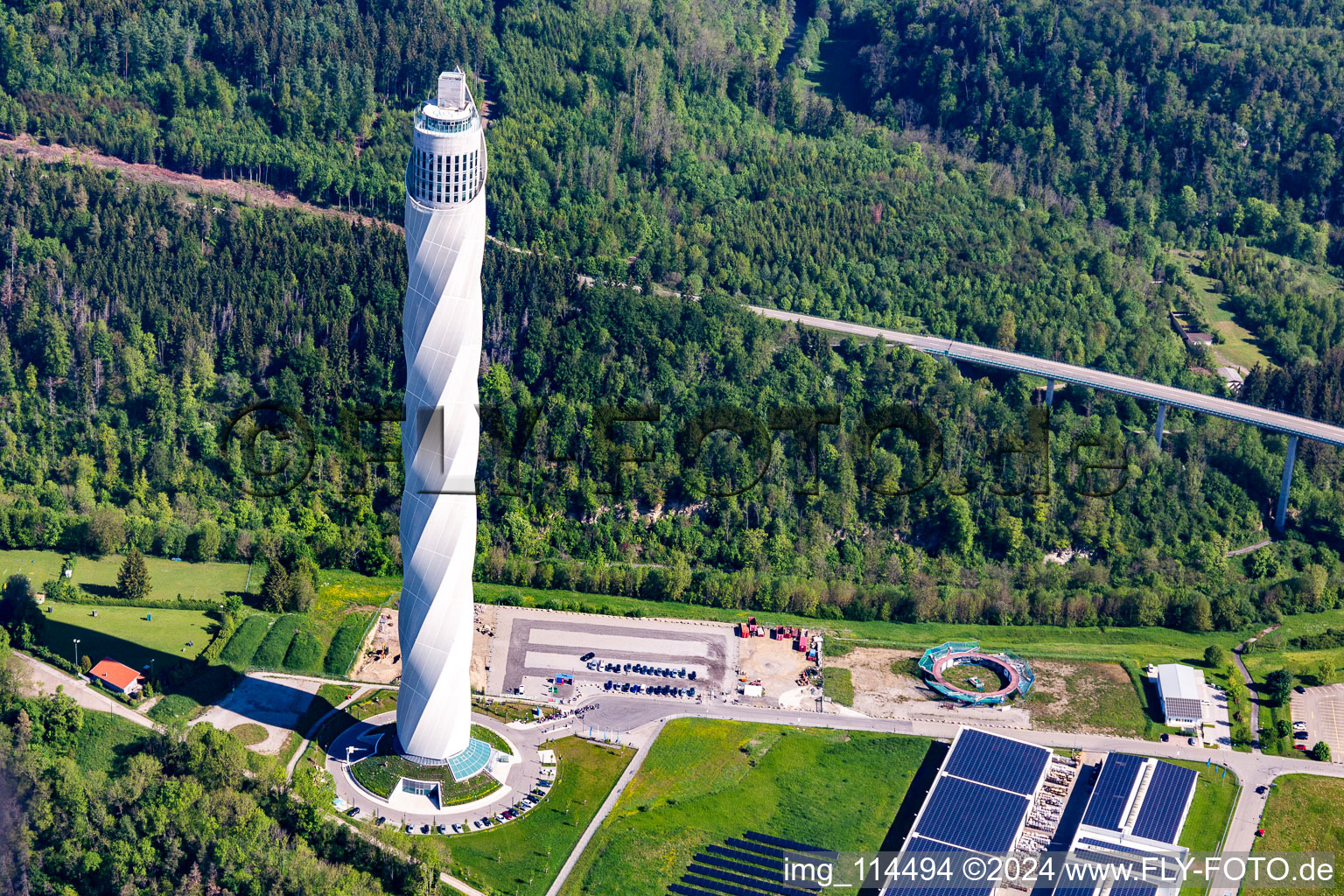 Tour d'essai Thyssenkrupp pour ascenseurs express à Berner Feld. Le nouveau point de repère de la petite ville Rottweil est actuellement la structure la plus haute à Rottweil dans le département Bade-Wurtemberg, Allemagne hors des airs