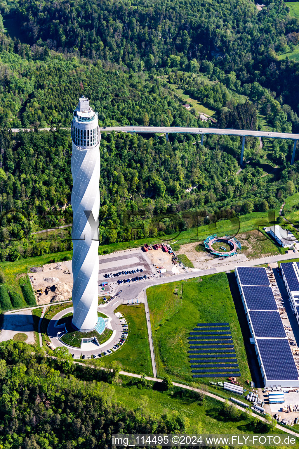 Tour d'essai Thyssenkrupp pour ascenseurs express à Berner Feld. Le nouveau point de repère de la petite ville Rottweil est actuellement la structure la plus haute à Rottweil dans le département Bade-Wurtemberg, Allemagne vue d'en haut