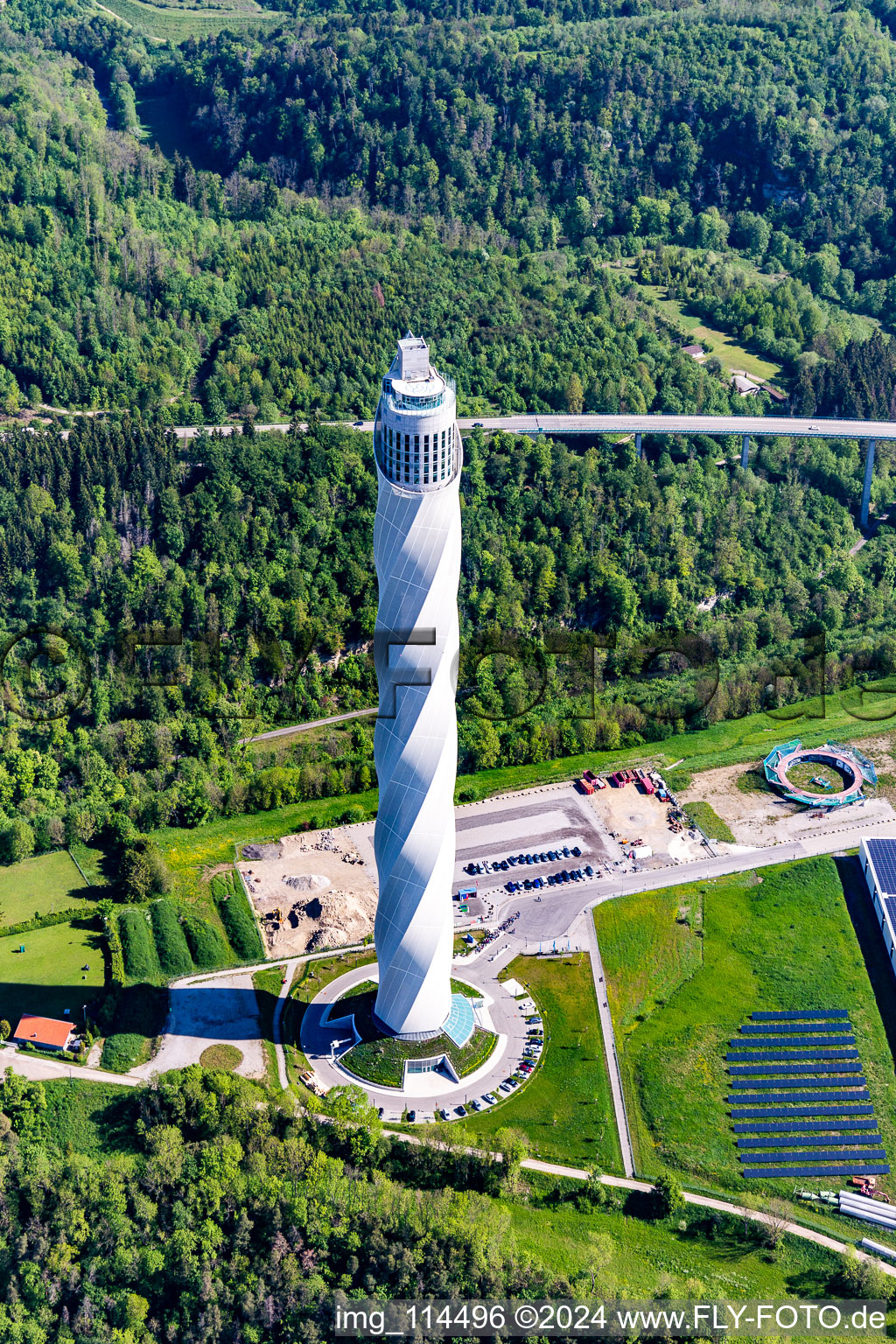 Tour d'essai Thyssen-Krupp pour ascenseurs à Rottweil dans le département Bade-Wurtemberg, Allemagne hors des airs