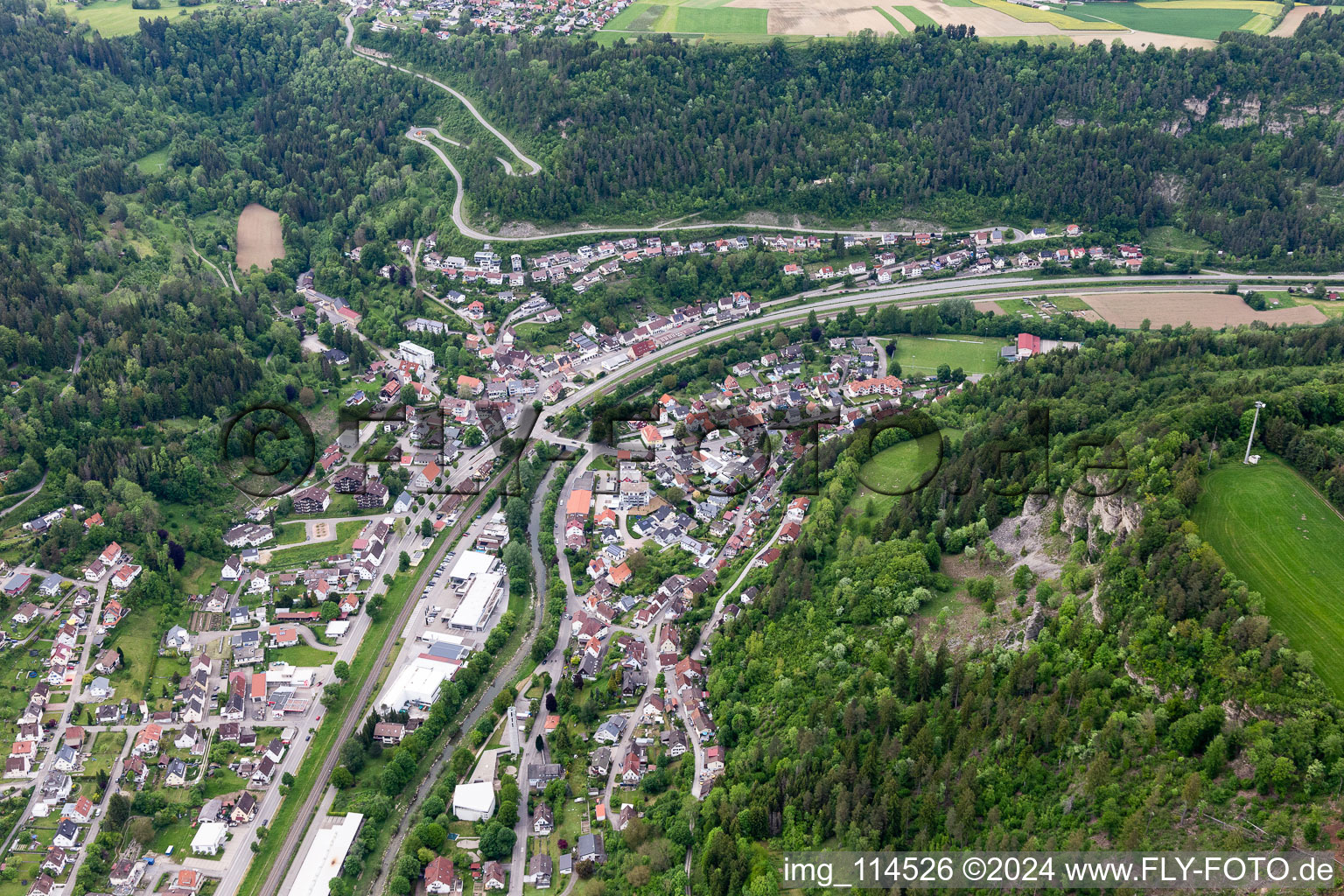 Oberndorf am Neckar dans le département Bade-Wurtemberg, Allemagne depuis l'avion