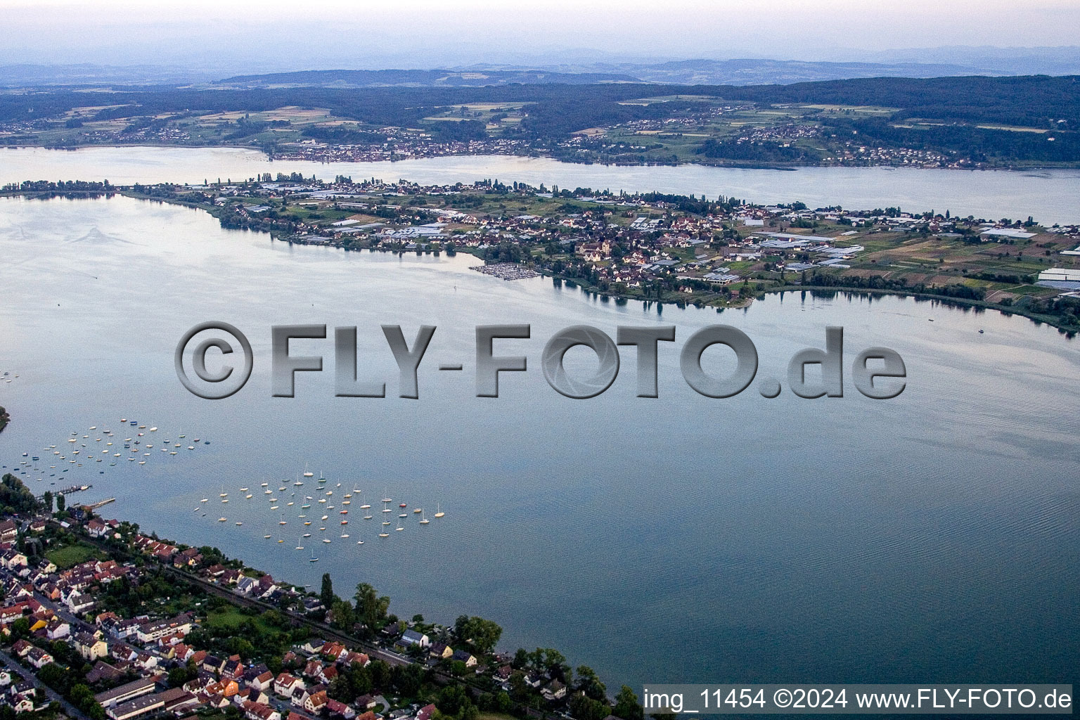 Vue aérienne de Île lacustre Reichenau sur l'Untersee/lac de Constance à Reichenau dans le département Bade-Wurtemberg, Allemagne