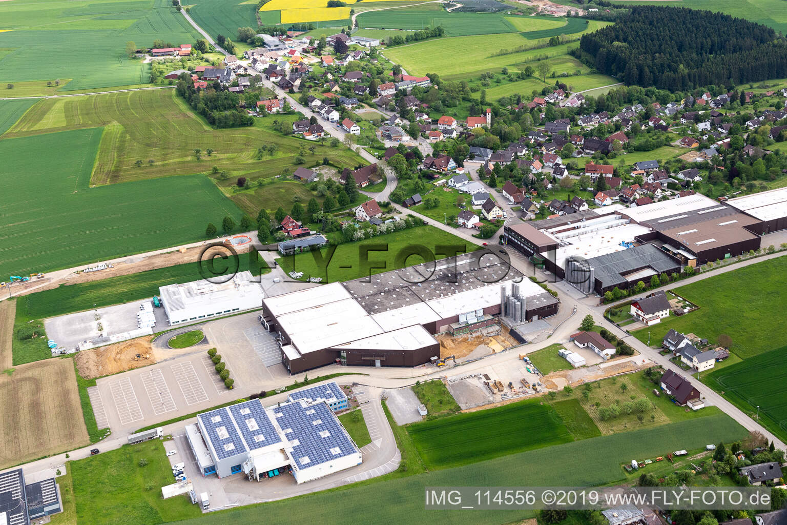 Vue aérienne de GFV technologie de fermeture GmbH à Alpirsbach dans le département Bade-Wurtemberg, Allemagne