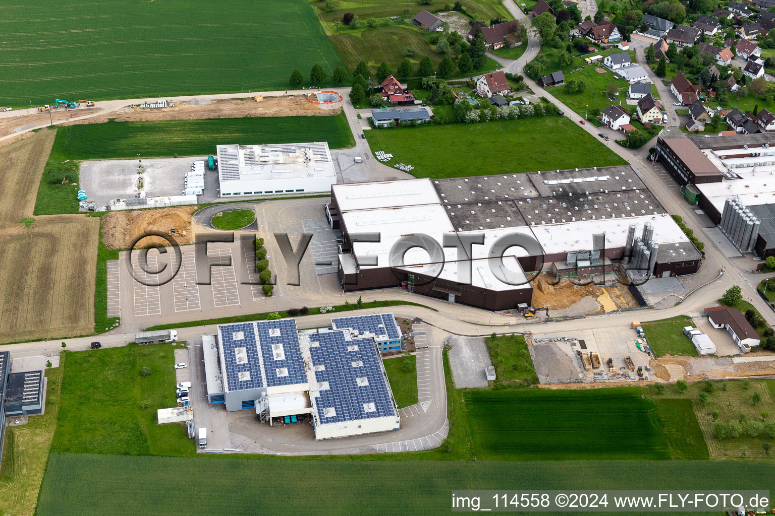 Vue aérienne de Locaux de l'usine Arp GmbH & Co. KG à le quartier Peterzell in Alpirsbach dans le département Bade-Wurtemberg, Allemagne