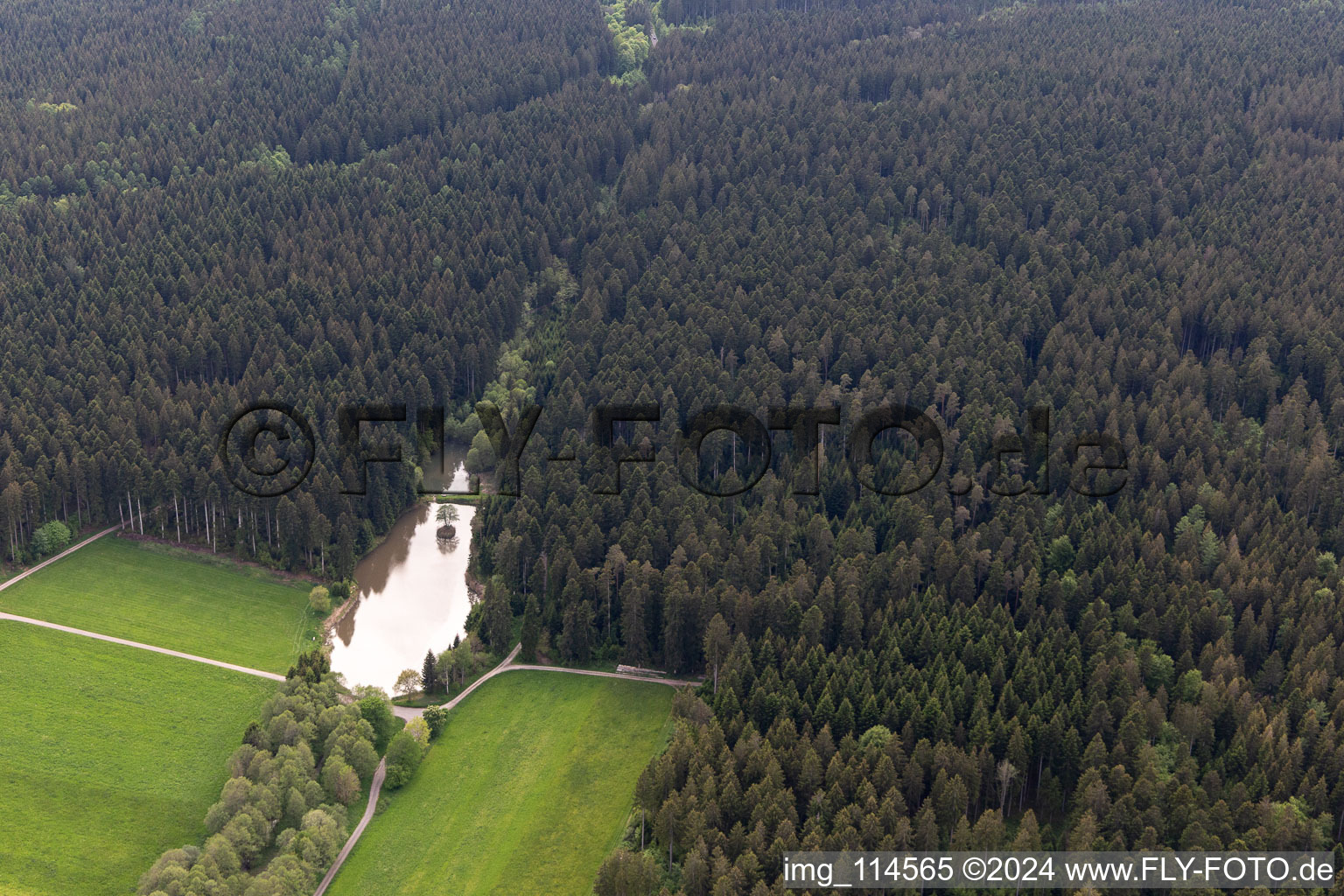 Vue aérienne de Staffelbach à Fluorn-Winzeln dans le département Bade-Wurtemberg, Allemagne