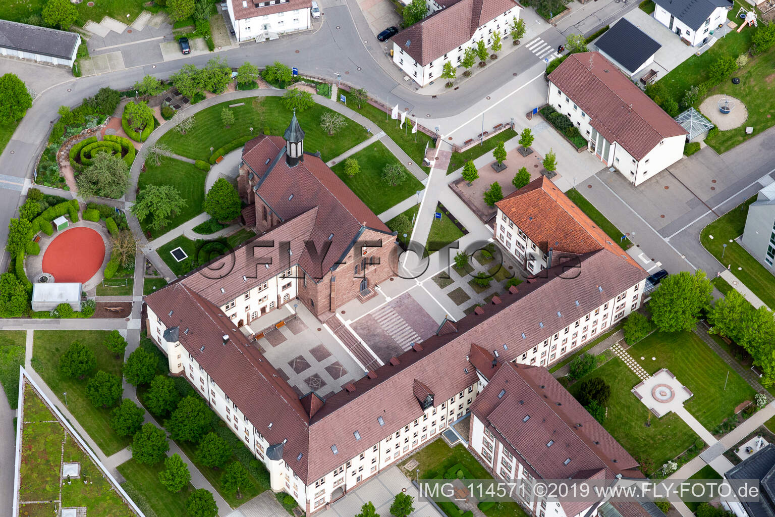 Vue aérienne de Ensemble immobilier du monastère de la Fondation Saint-François à Heiligenbronn à Schramberg dans le département Bade-Wurtemberg, Allemagne