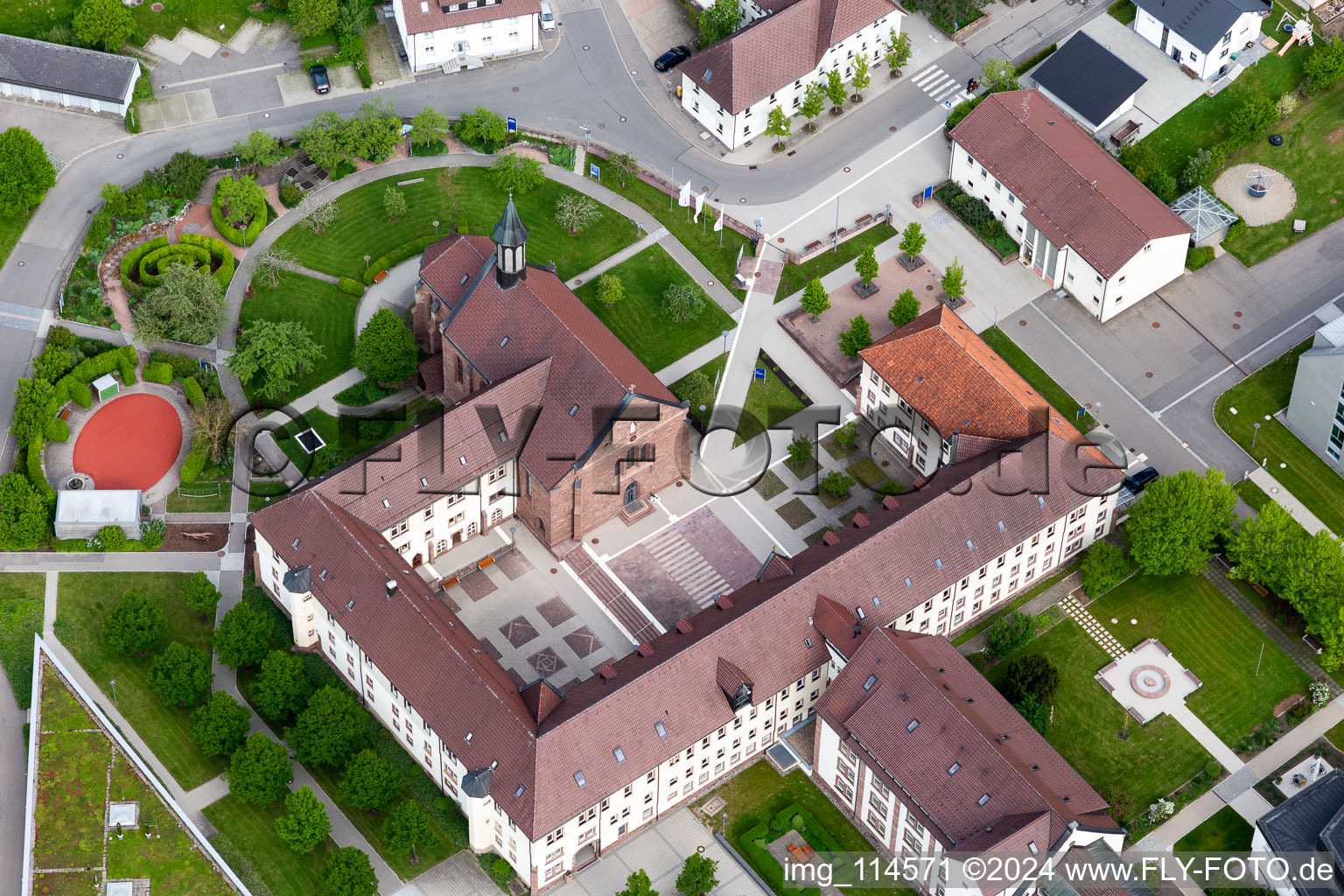 Vue aérienne de Ensemble immobilier du monastère de la Fondation Saint-François à Heiligenbronn à Schramberg dans le département Bade-Wurtemberg, Allemagne