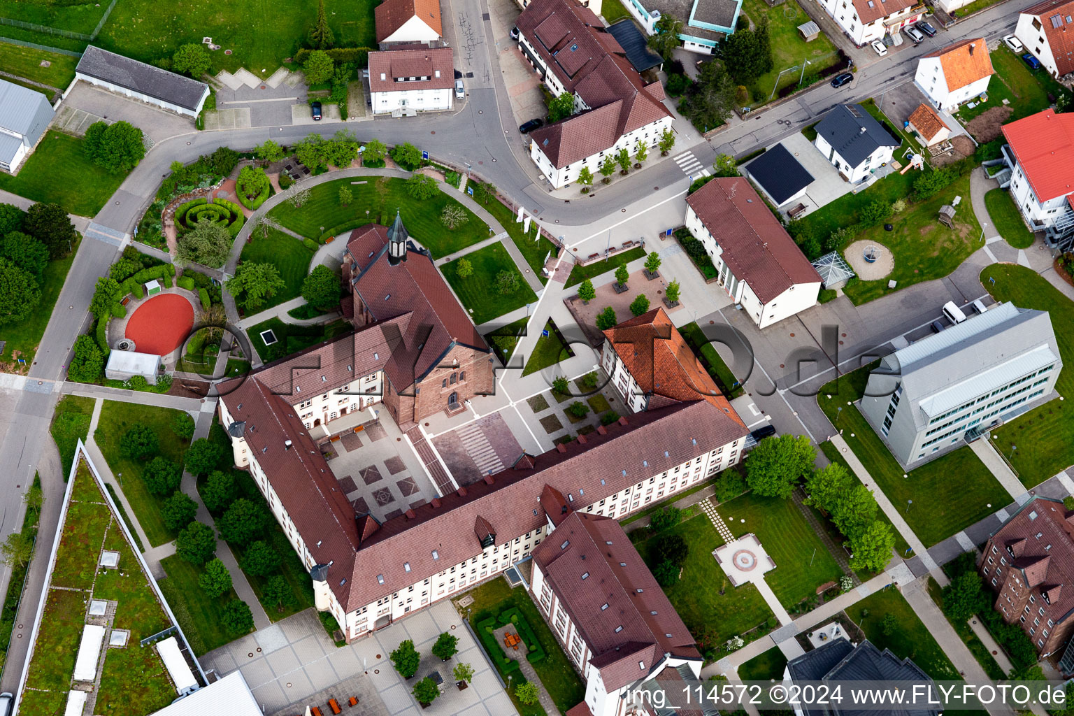 Vue aérienne de Ensemble immobilier du monastère de la Fondation Saint-François à le quartier Heiligenbronn in Schramberg dans le département Bade-Wurtemberg, Allemagne