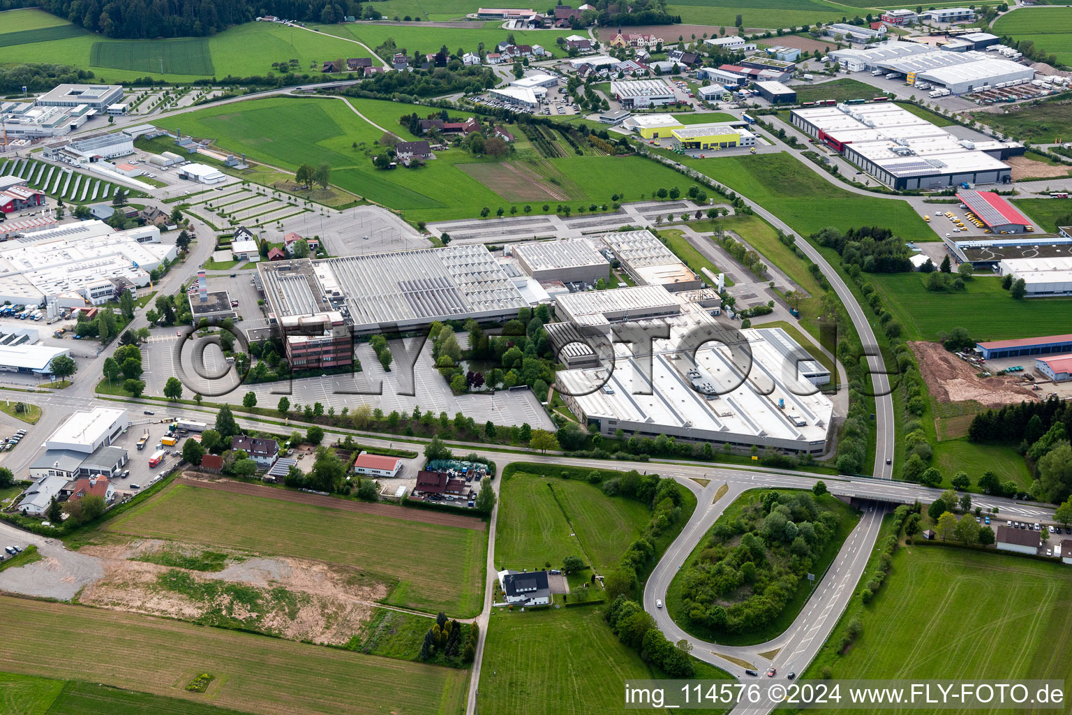 Vue aérienne de Hugo Kern et Liebers GmbH à Schramberg dans le département Bade-Wurtemberg, Allemagne