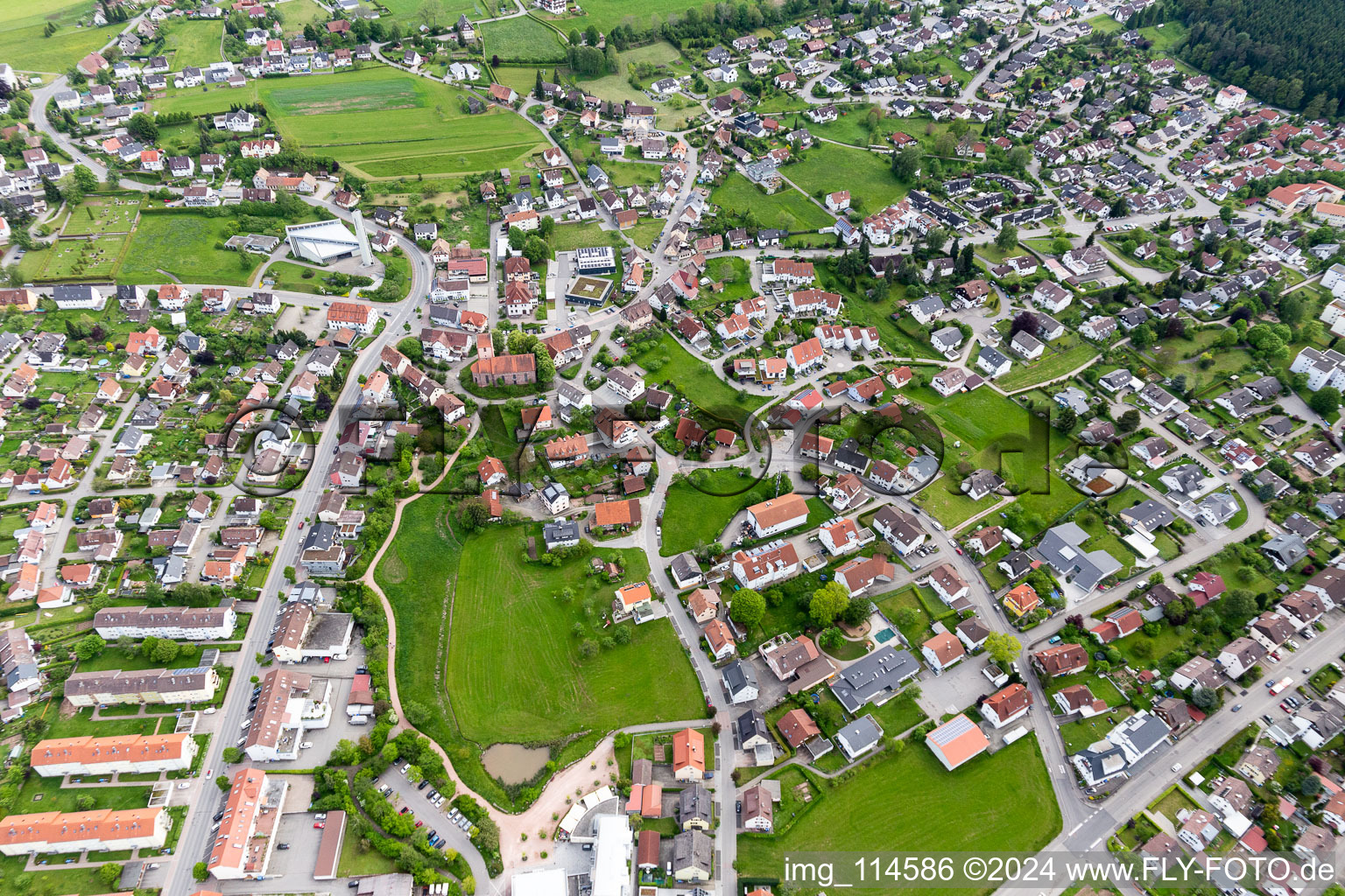 Schramberg dans le département Bade-Wurtemberg, Allemagne depuis l'avion