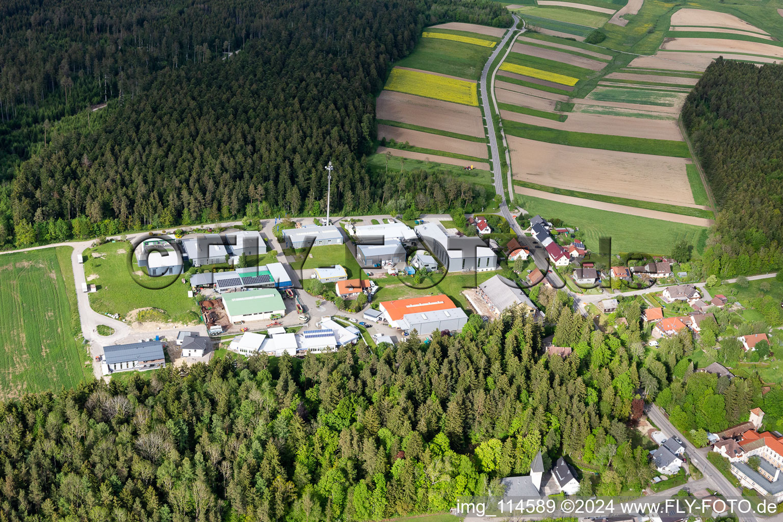 Vue aérienne de Zone industrielle de Geigenrain à le quartier Locherhof in Eschbronn dans le département Bade-Wurtemberg, Allemagne