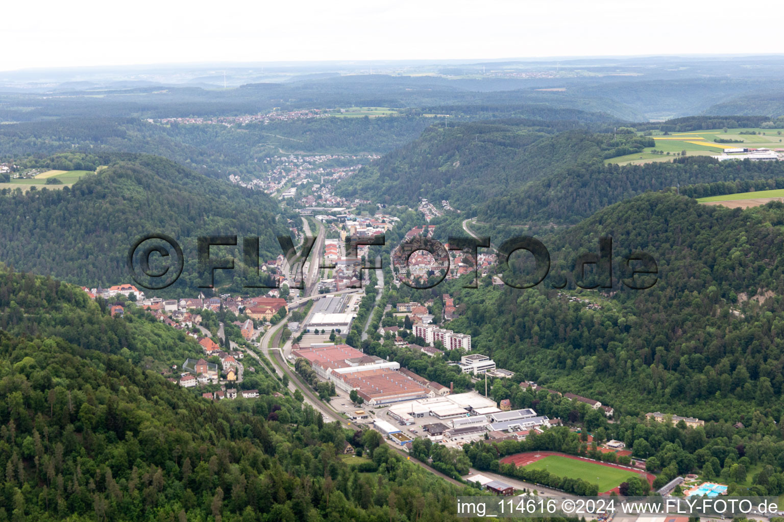 Vue aérienne de Heckler et Koch à Oberndorf am Neckar dans le département Bade-Wurtemberg, Allemagne