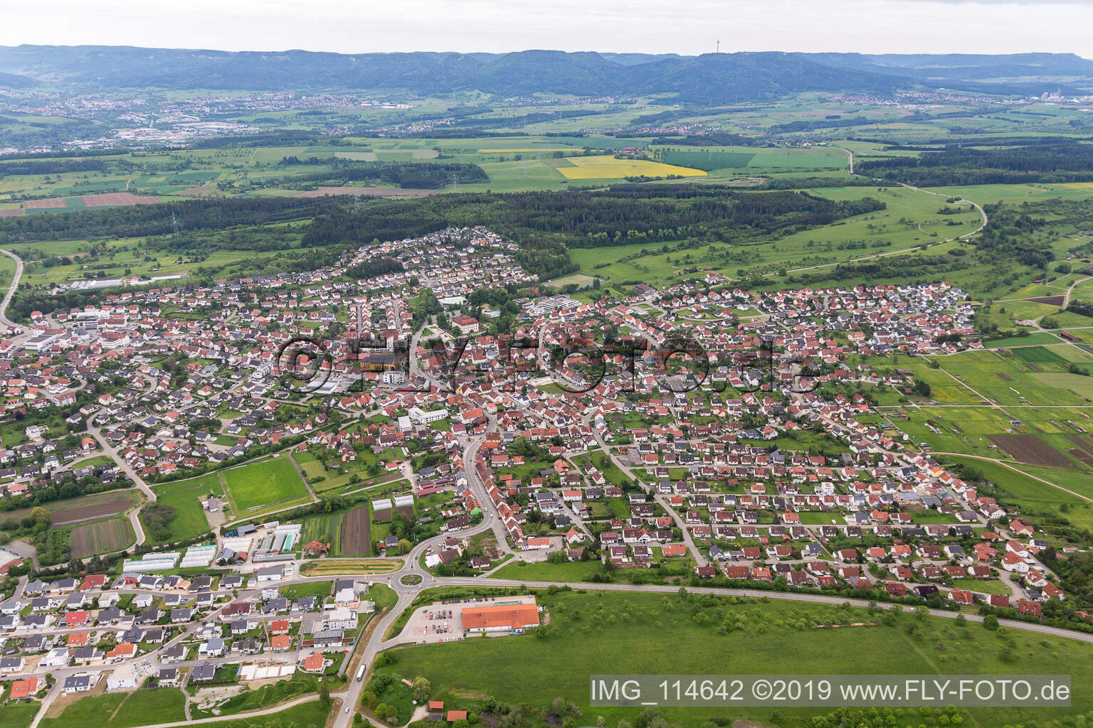 Geislingen dans le département Bade-Wurtemberg, Allemagne depuis l'avion
