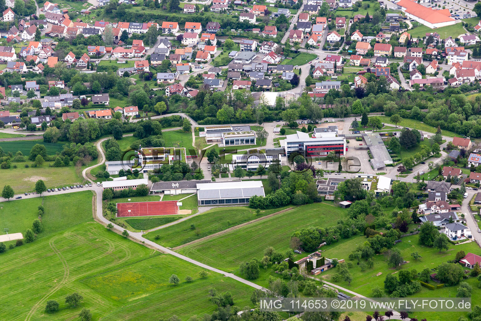 Vue aérienne de École Astrid Lindgren à Bisingen dans le département Bade-Wurtemberg, Allemagne