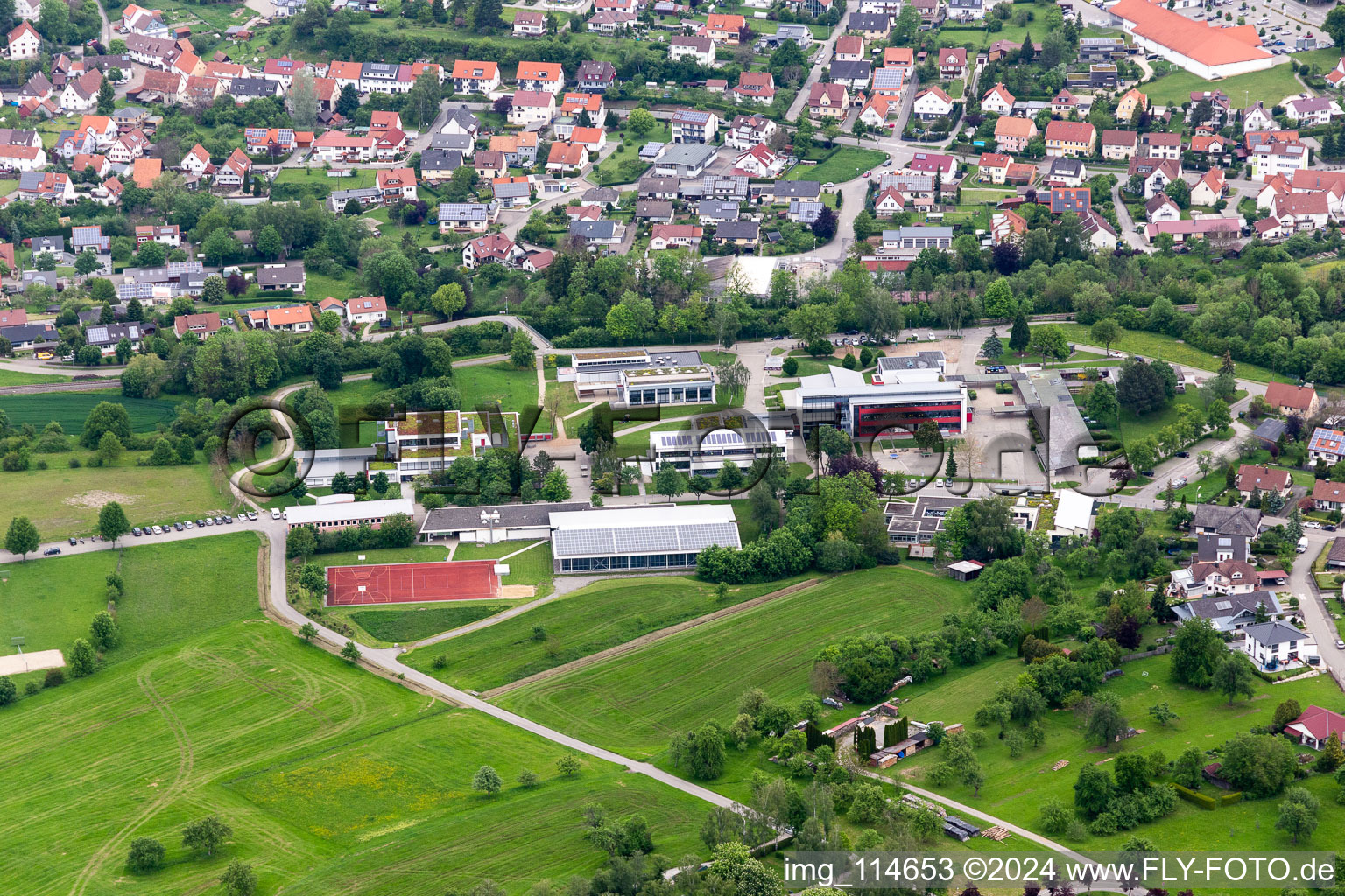 Vue aérienne de École Astrid Lindgren à Bisingen dans le département Bade-Wurtemberg, Allemagne