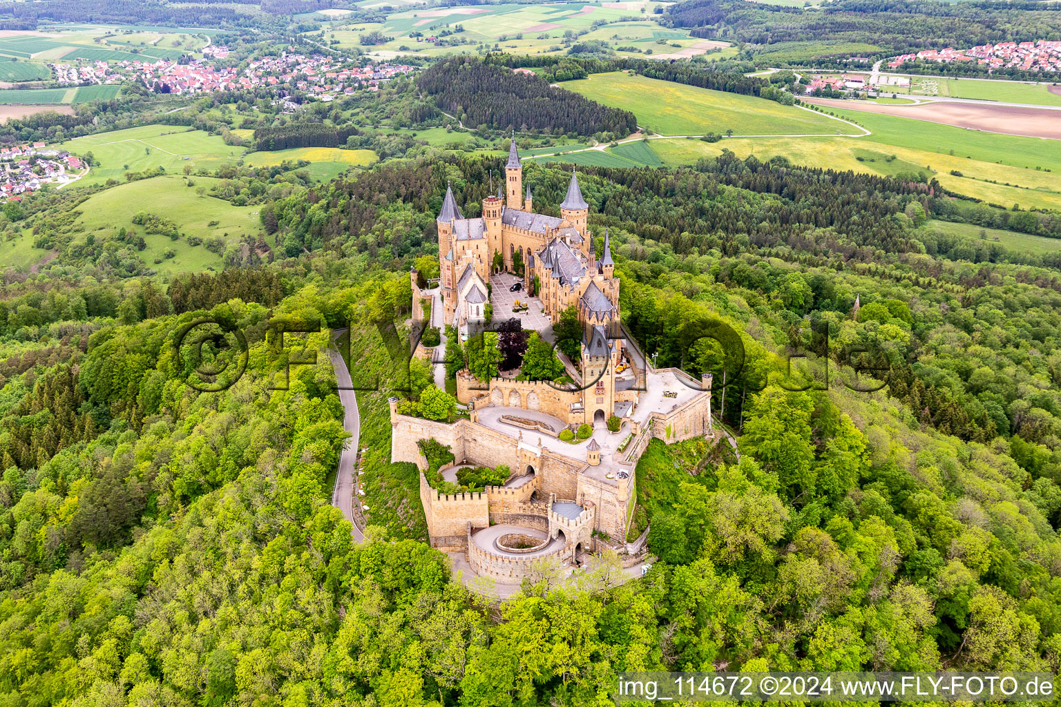 Vue aérienne de Château de Hohenzollern à le quartier Boll in Hechingen dans le département Bade-Wurtemberg, Allemagne