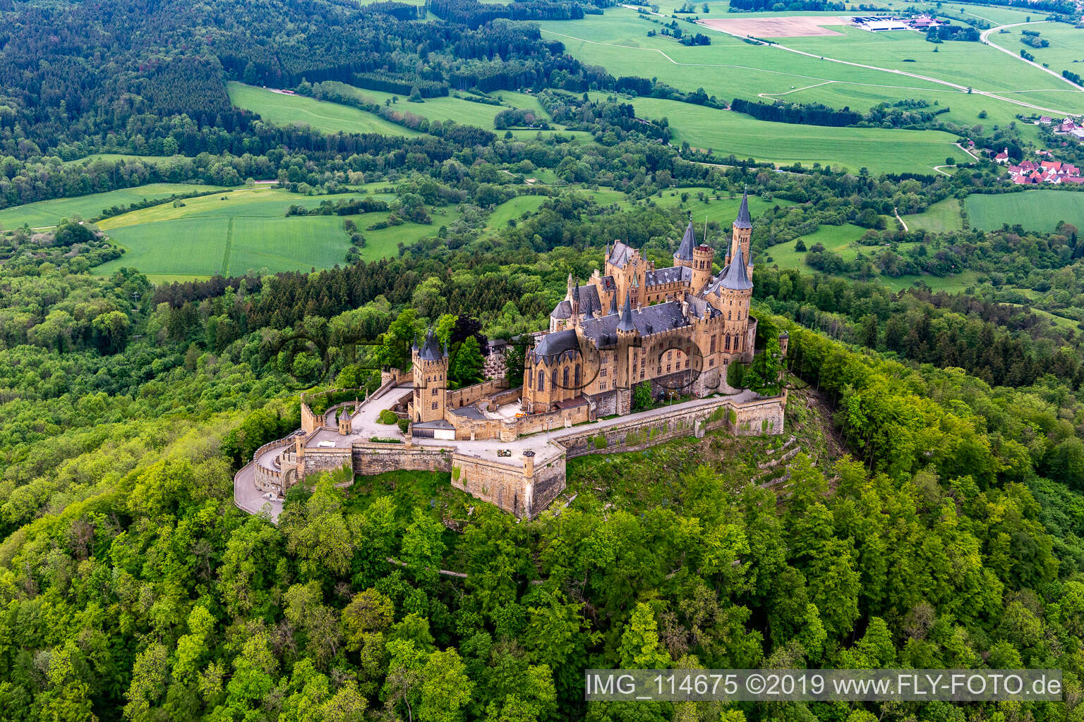 Image drone de Château de Hohenzollern à Hechingen dans le département Bade-Wurtemberg, Allemagne