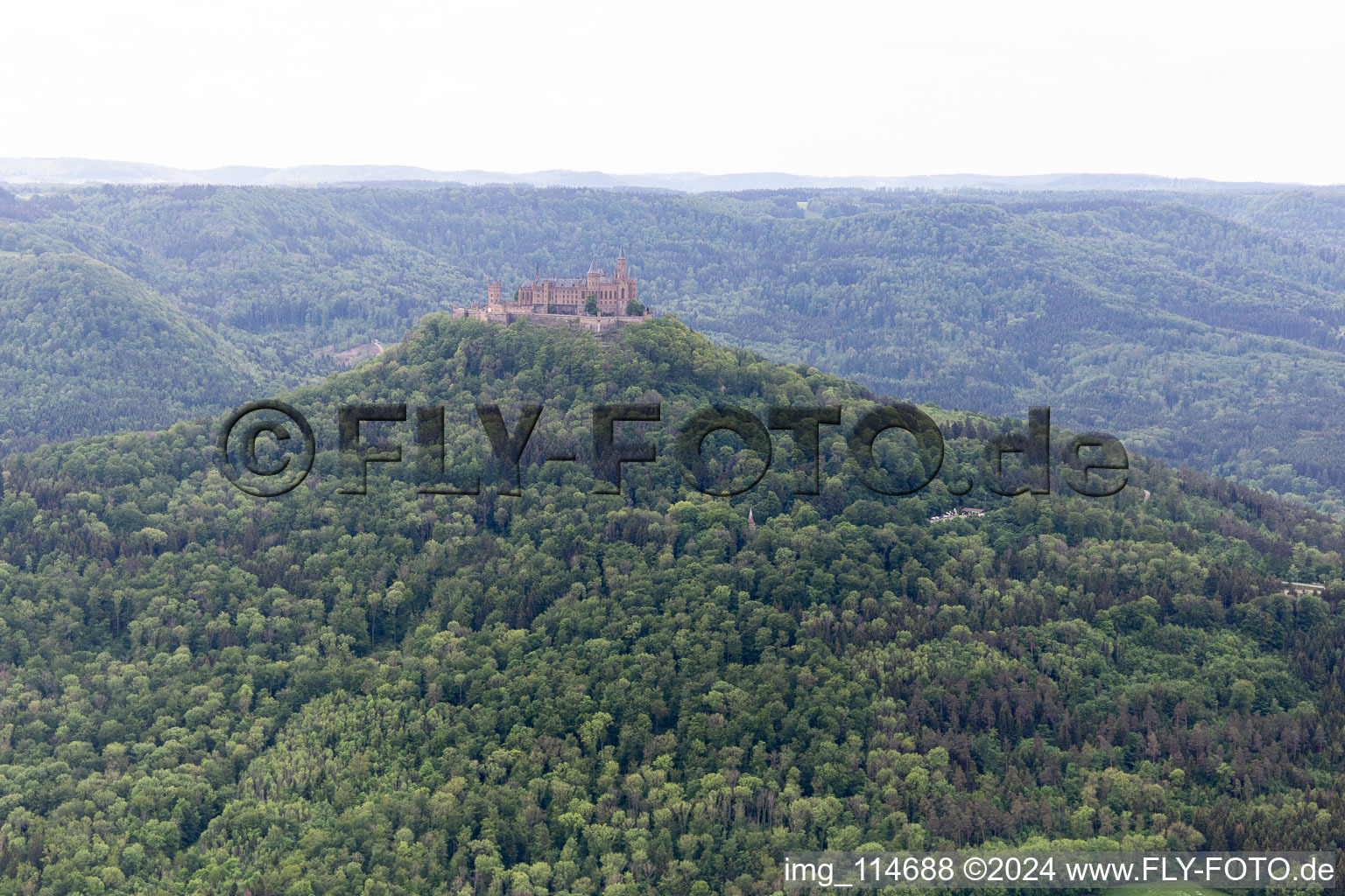 Vue aérienne de Château de Hohenzollern à Hechingen dans le département Bade-Wurtemberg, Allemagne