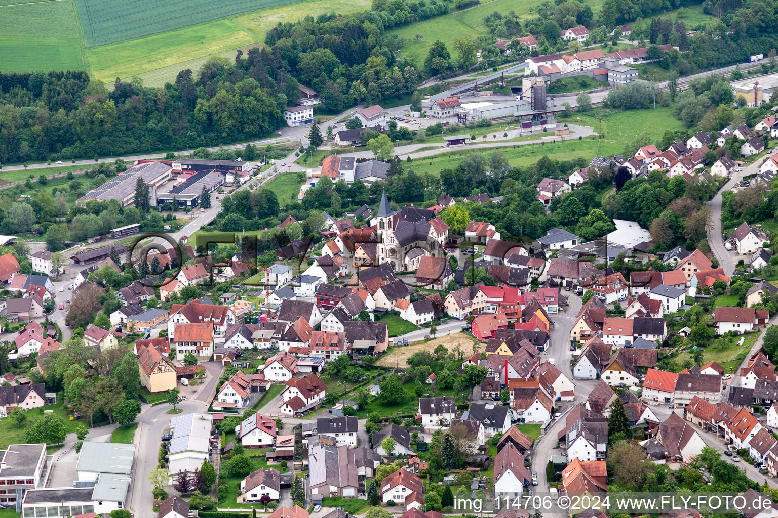 Vue aérienne de Saint Michel à le quartier Stetten in Haigerloch dans le département Bade-Wurtemberg, Allemagne