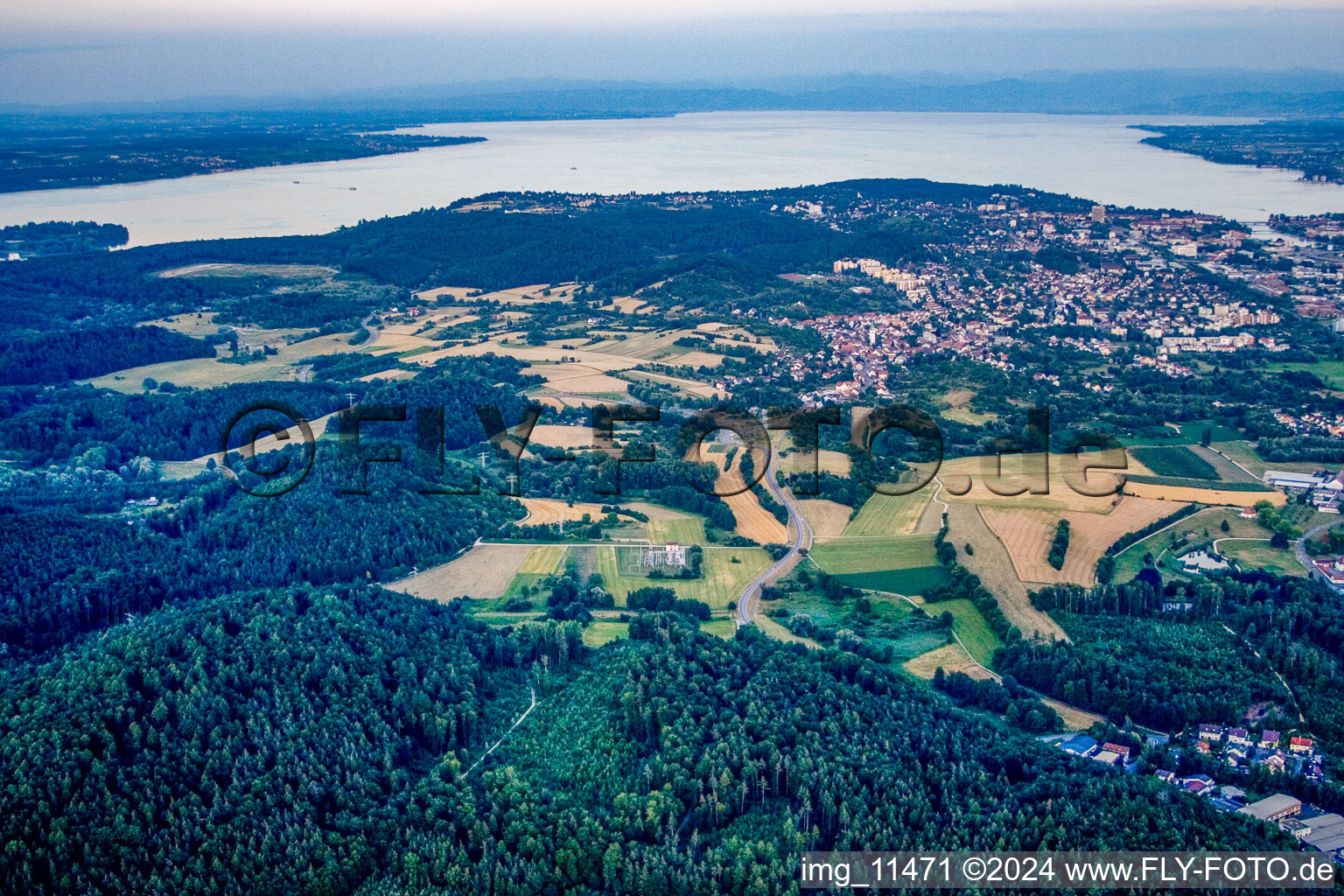 Vue aérienne de De l'ouest à le quartier Wollmatingen in Konstanz dans le département Bade-Wurtemberg, Allemagne