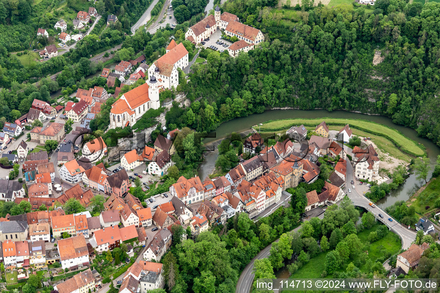 Vue aérienne de Complexe du château du château Haigerloch au-dessus de l'Eyach à Haigerloch dans le département Bade-Wurtemberg, Allemagne