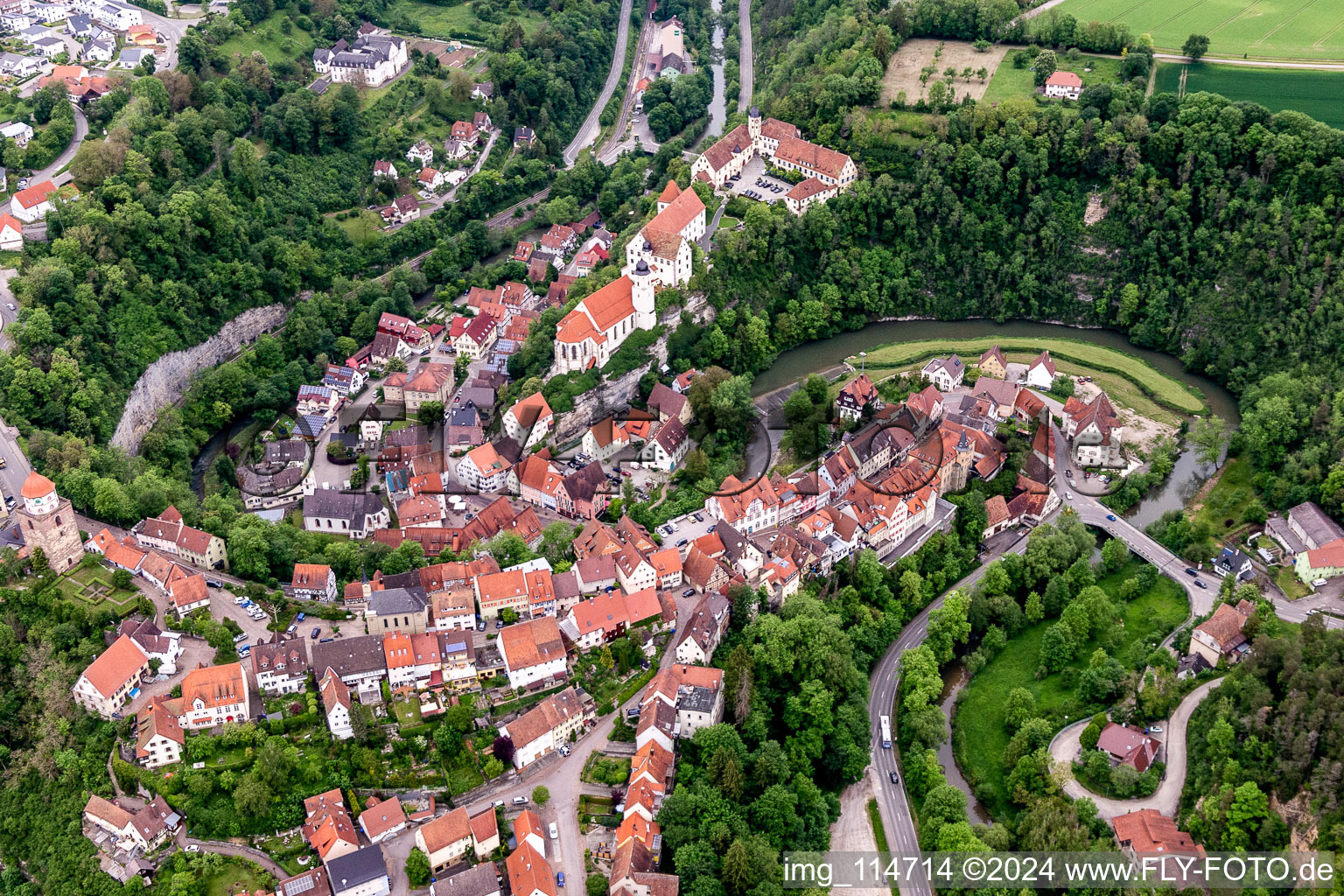 Vue aérienne de Complexe du château du château Haigerloch au-dessus de l'Eyach à Haigerloch dans le département Bade-Wurtemberg, Allemagne