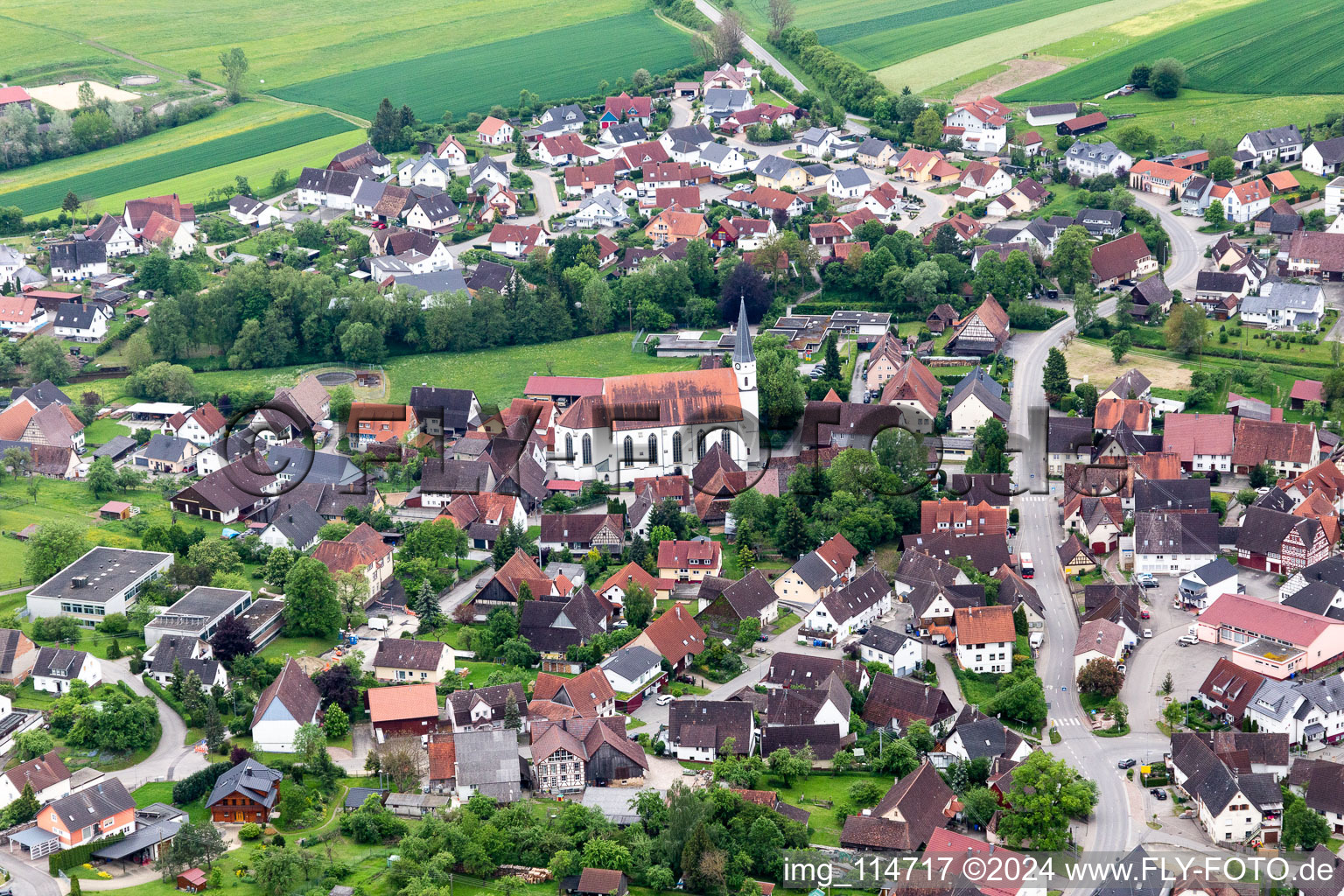 Vue aérienne de Saint-Clément à le quartier Gruol in Haigerloch dans le département Bade-Wurtemberg, Allemagne