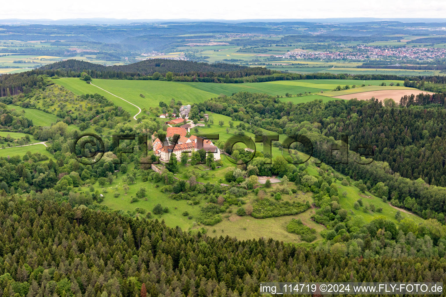 Vue aérienne de Monastère du Kirchberg (Berneuchener Haus) à Sulz am Neckar dans le département Bade-Wurtemberg, Allemagne