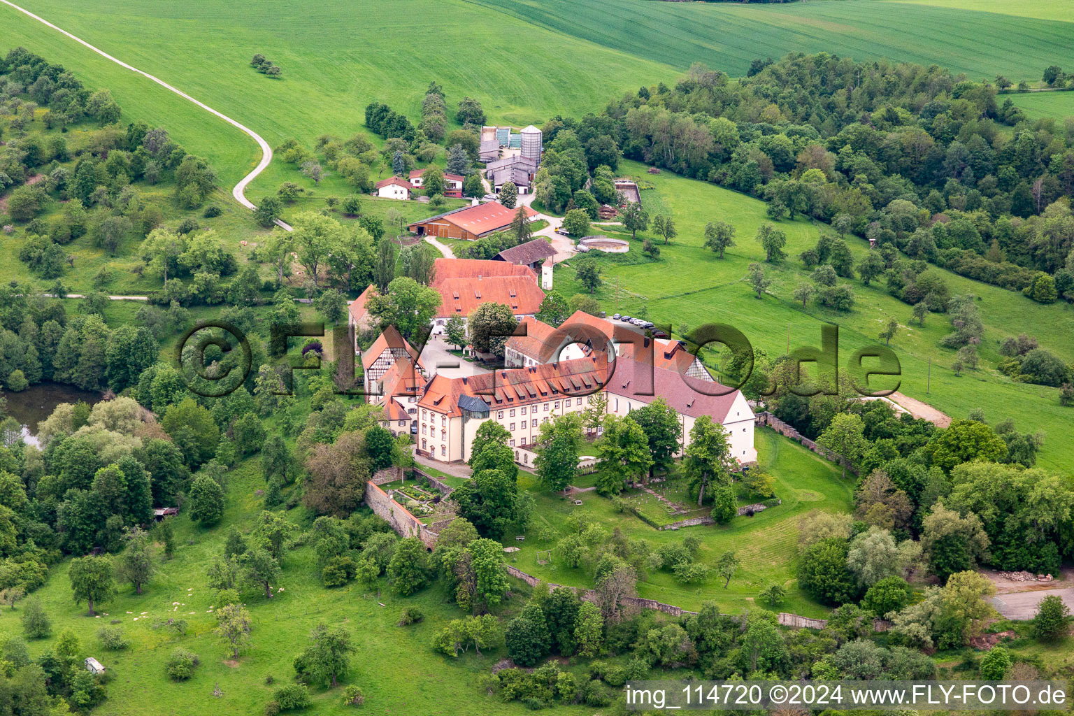 Vue aérienne de Monastère du Kirchberg (Berneuchener Haus) à Sulz am Neckar dans le département Bade-Wurtemberg, Allemagne