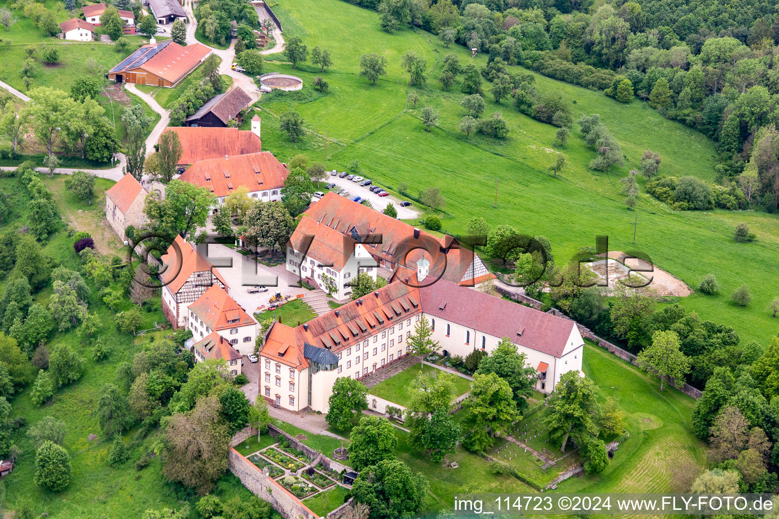 Vue oblique de Monastère du Kirchberg (Berneuchener Haus) à Sulz am Neckar dans le département Bade-Wurtemberg, Allemagne