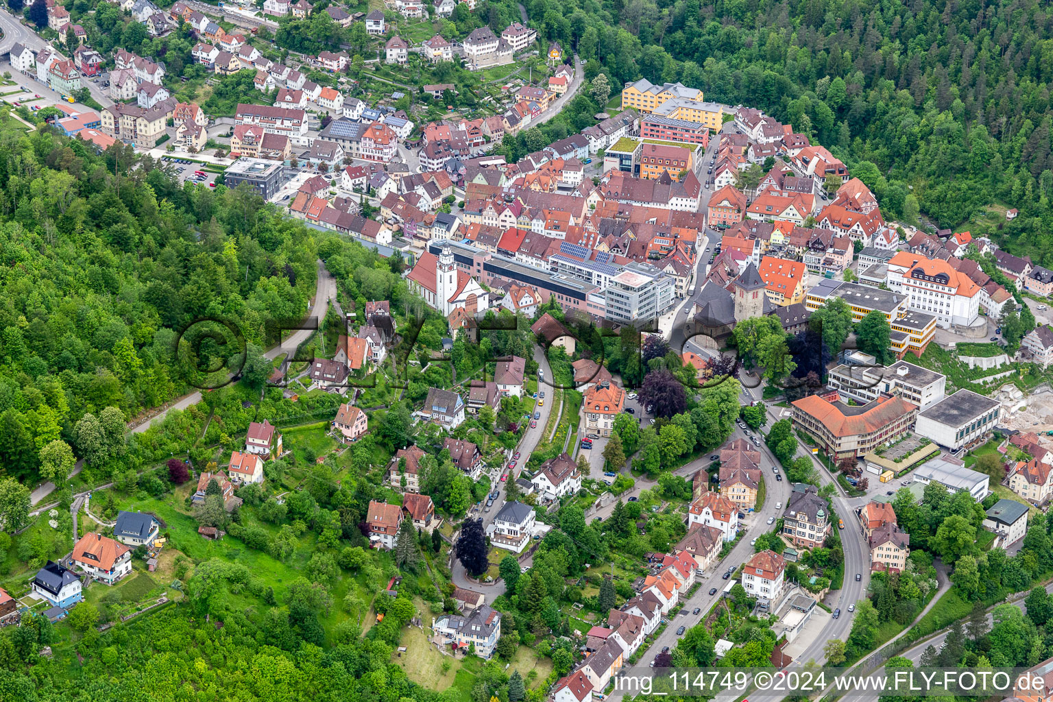 Vue aérienne de Vieille ville et centre-ville à Oberndorf am Neckar dans le département Bade-Wurtemberg, Allemagne