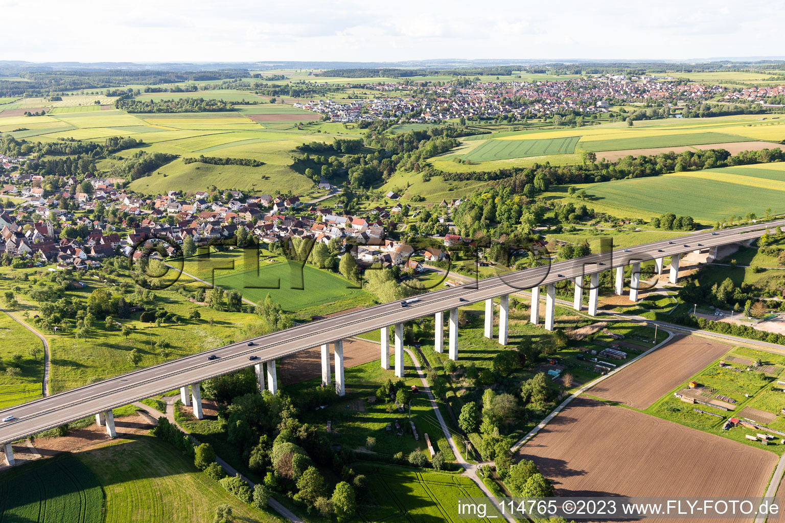 Vue aérienne de A81 Pont de Mühlbachtal à le quartier Renfrizhausen in Sulz am Neckar dans le département Bade-Wurtemberg, Allemagne