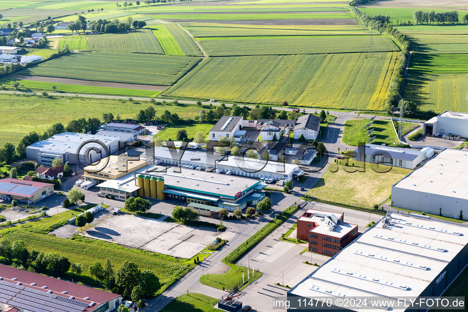 Vue aérienne de Zone industrielle Rudolf-Diesel-Straße avec P. Brändle GmbH à Empfingen dans le département Bade-Wurtemberg, Allemagne