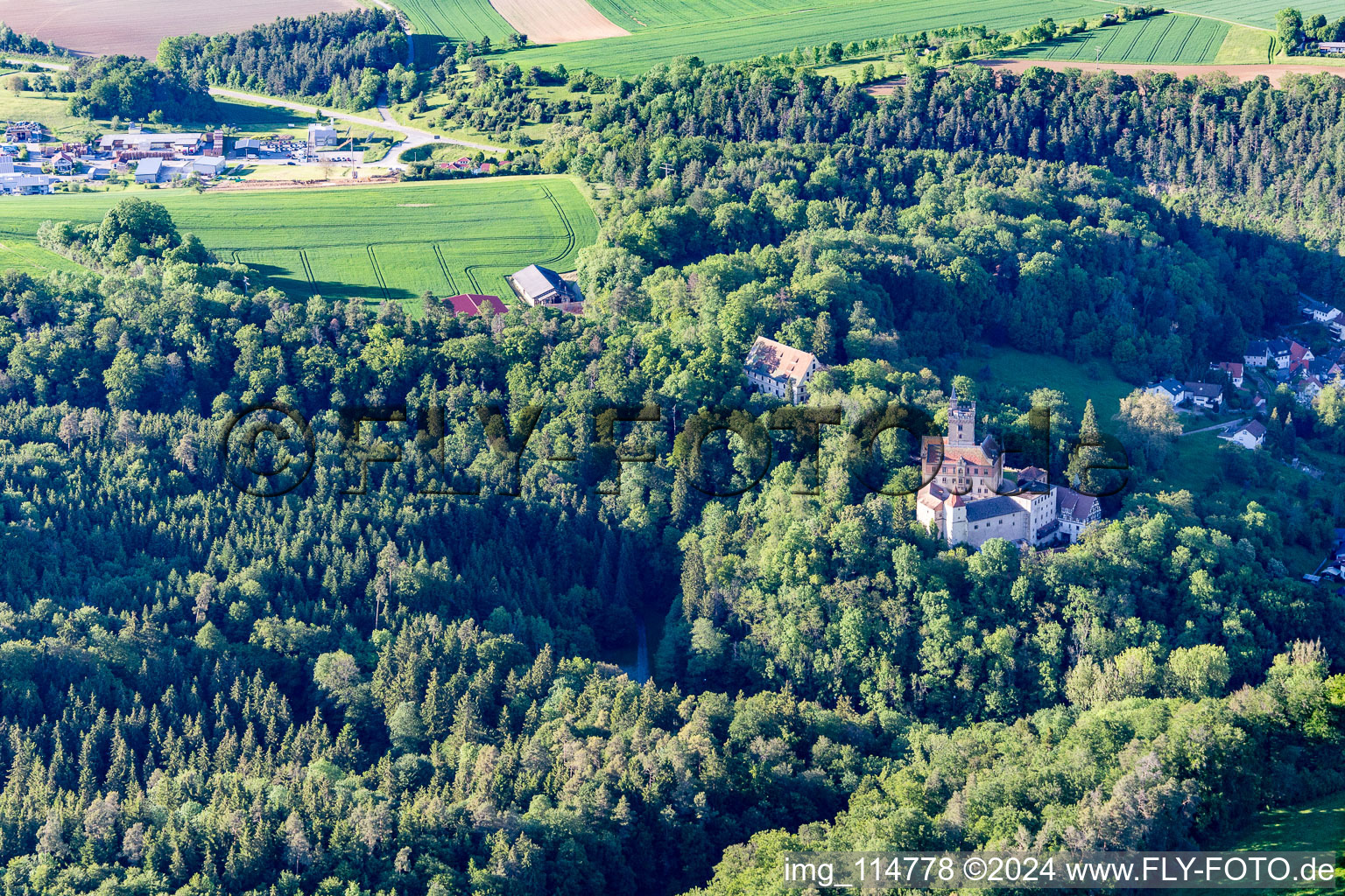 Vue aérienne de Complexe du château de Hohenmühringen à le quartier Mühringen in Horb am Neckar dans le département Bade-Wurtemberg, Allemagne