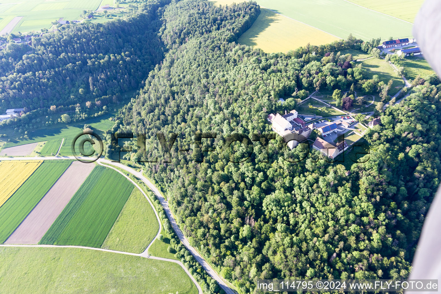 Vue oblique de Hôtel Château de Weitenburg à le quartier Börstingen in Starzach dans le département Bade-Wurtemberg, Allemagne