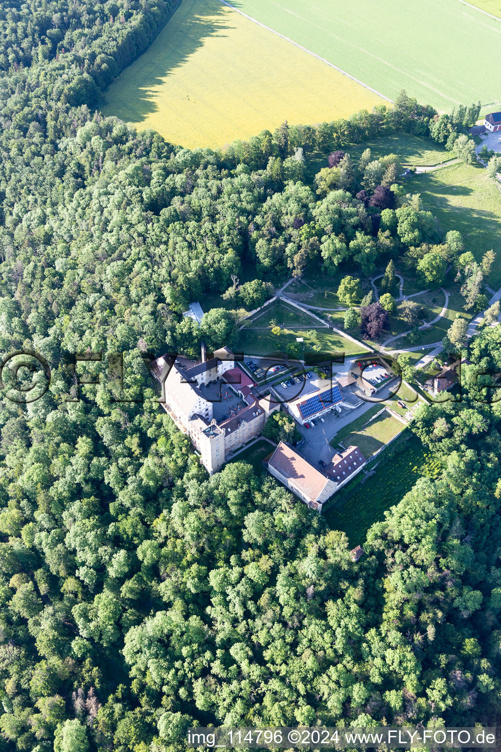 Vue oblique de Hôtel Château de Weitenburg à le quartier Börstingen in Starzach dans le département Bade-Wurtemberg, Allemagne