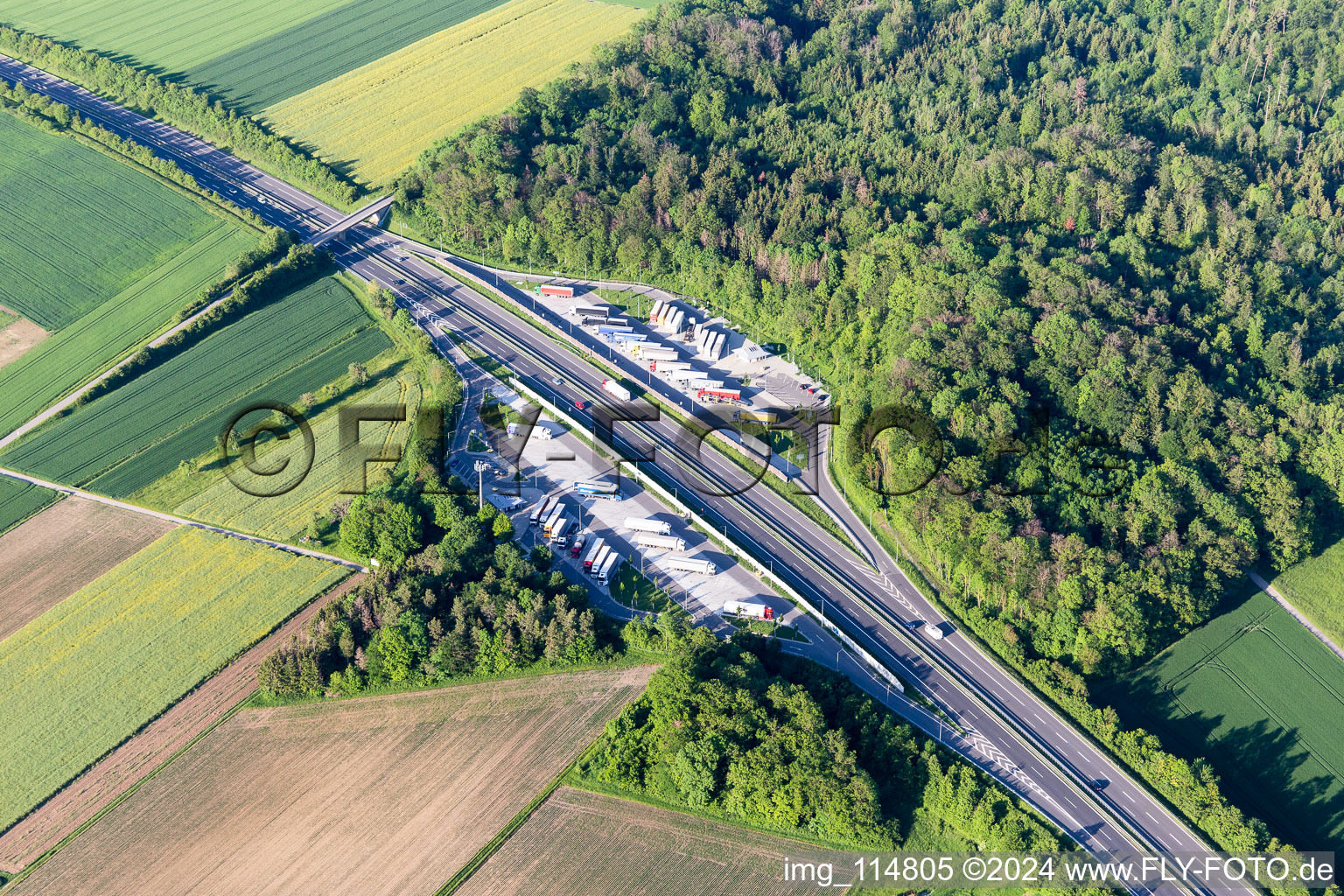 Vue aérienne de Parking A81 Geyern/Ziegler Ouest à Rottenburg am Neckar dans le département Bade-Wurtemberg, Allemagne