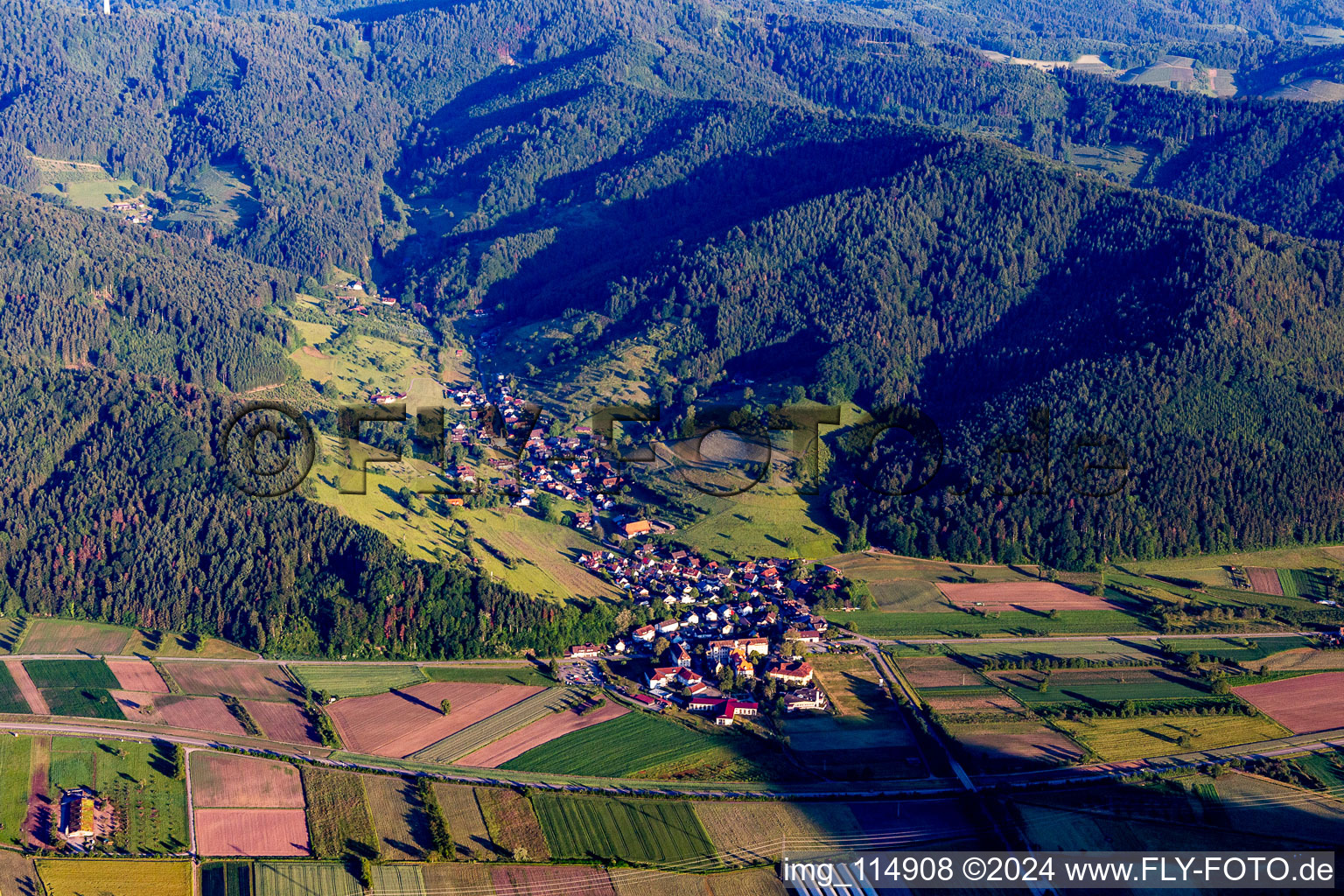 Vue aérienne de Fußbach à Gengenbach dans le département Bade-Wurtemberg, Allemagne