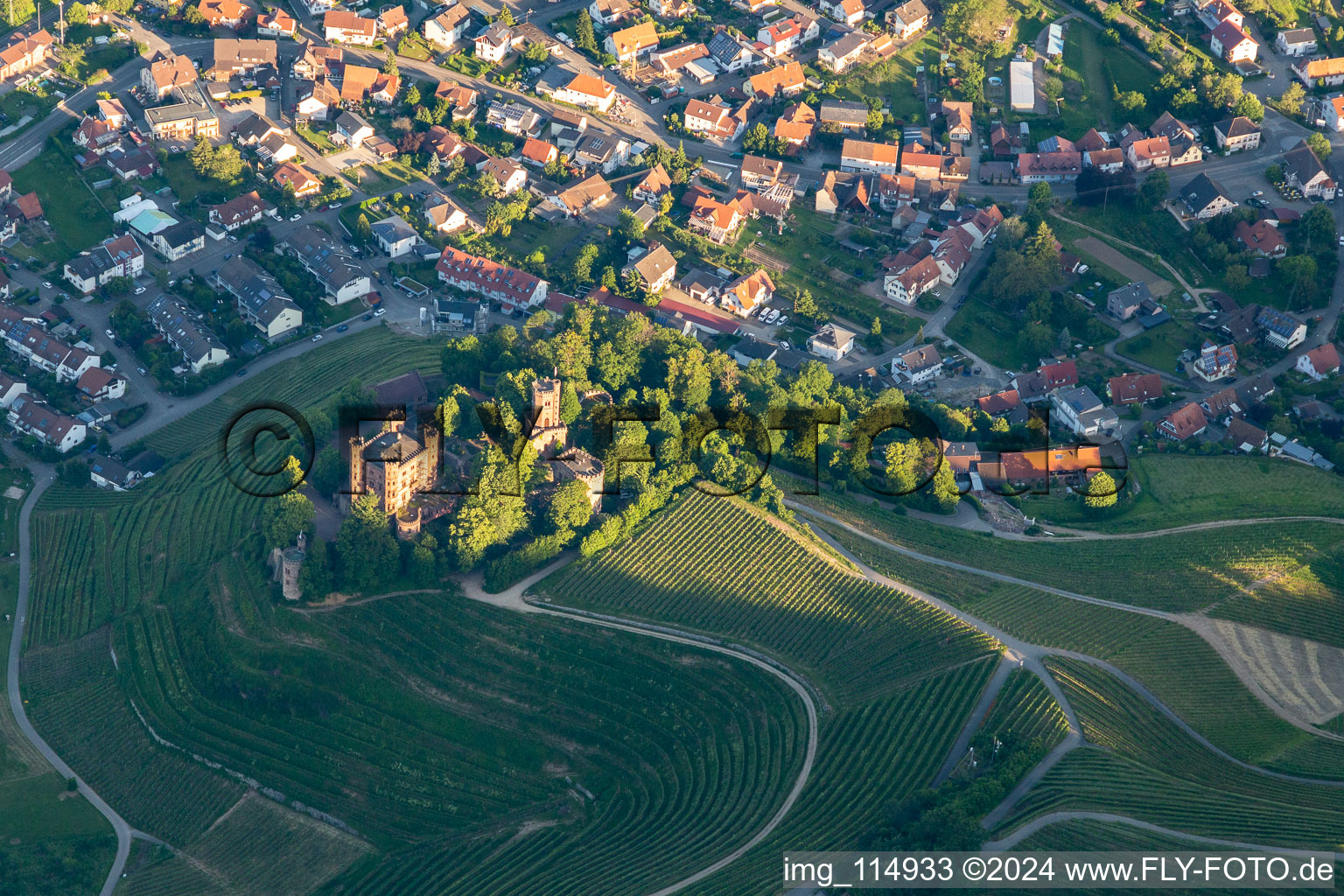 Vue aérienne de Château de l'Auberge de Jeunesse Ortenberg à le quartier Bühlweg in Ortenberg dans le département Bade-Wurtemberg, Allemagne