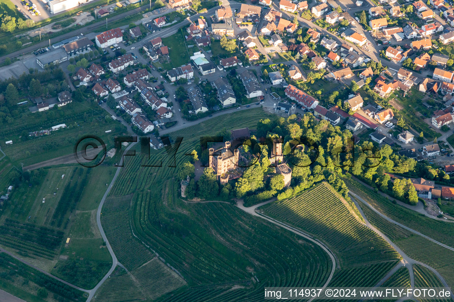 Vue aérienne de Château de l'Auberge de Jeunesse Ortenberg à le quartier Bühlweg in Ortenberg dans le département Bade-Wurtemberg, Allemagne