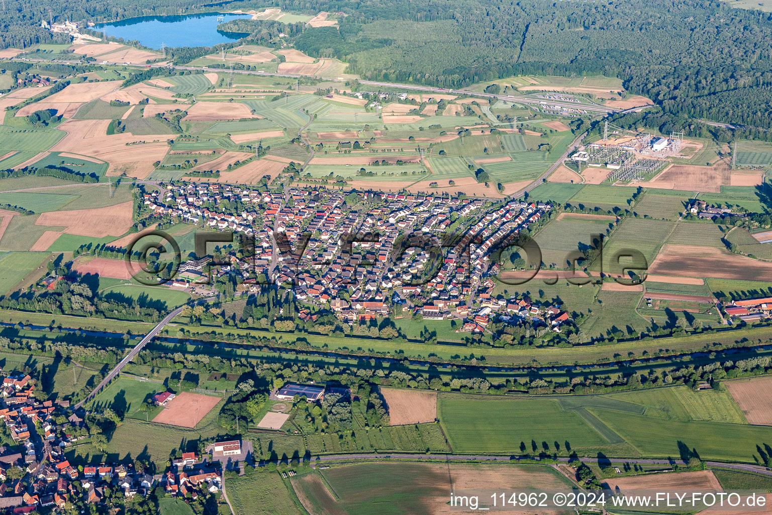 Vue aérienne de Zones riveraines de la Kinzig à le quartier Weier in Offenburg dans le département Bade-Wurtemberg, Allemagne