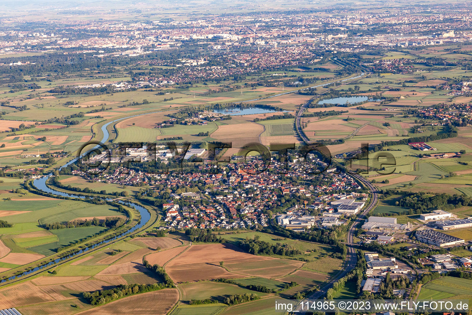 Vue aérienne de Zone des berges de la rivière Kinzig à Willstätt dans le département Bade-Wurtemberg, Allemagne